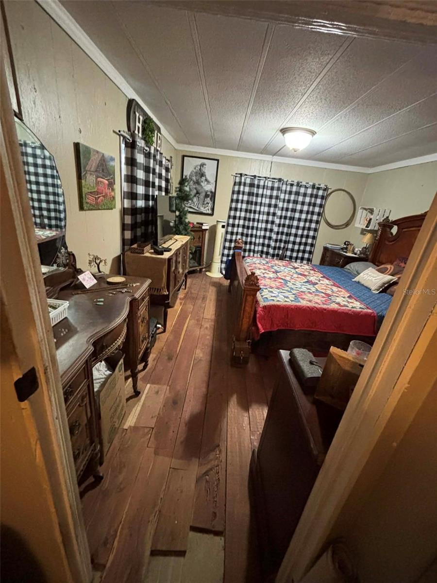 DERBY OAKS - Residential