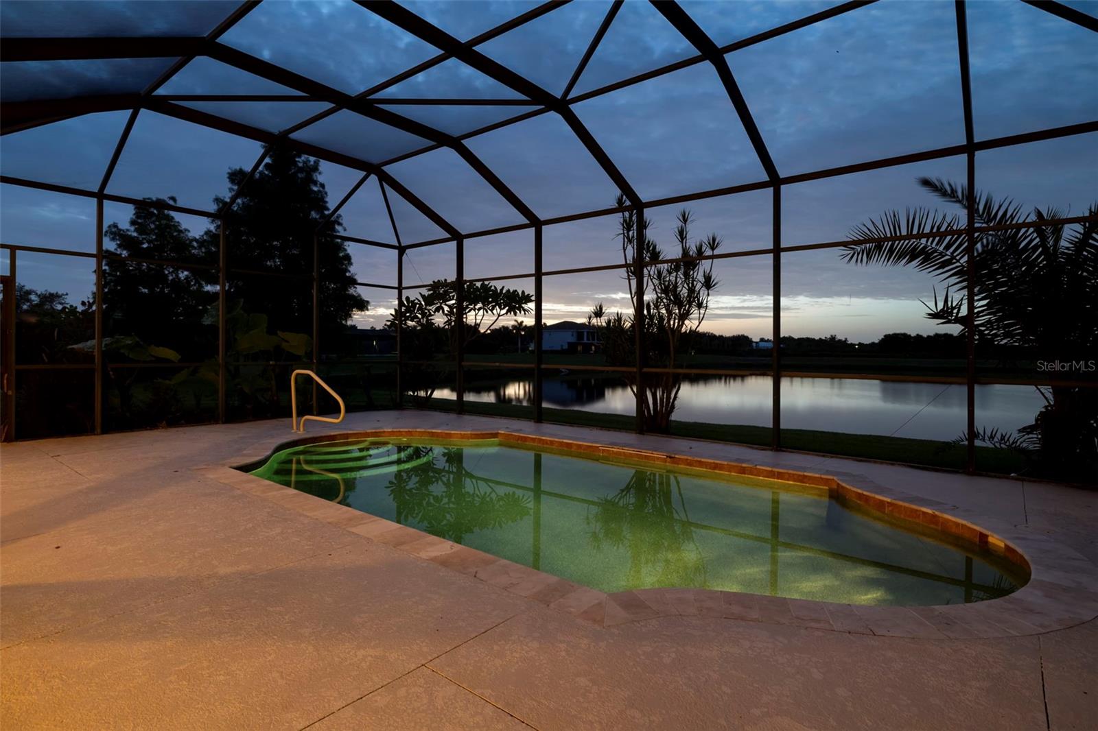 REGENT LAKE - Residential