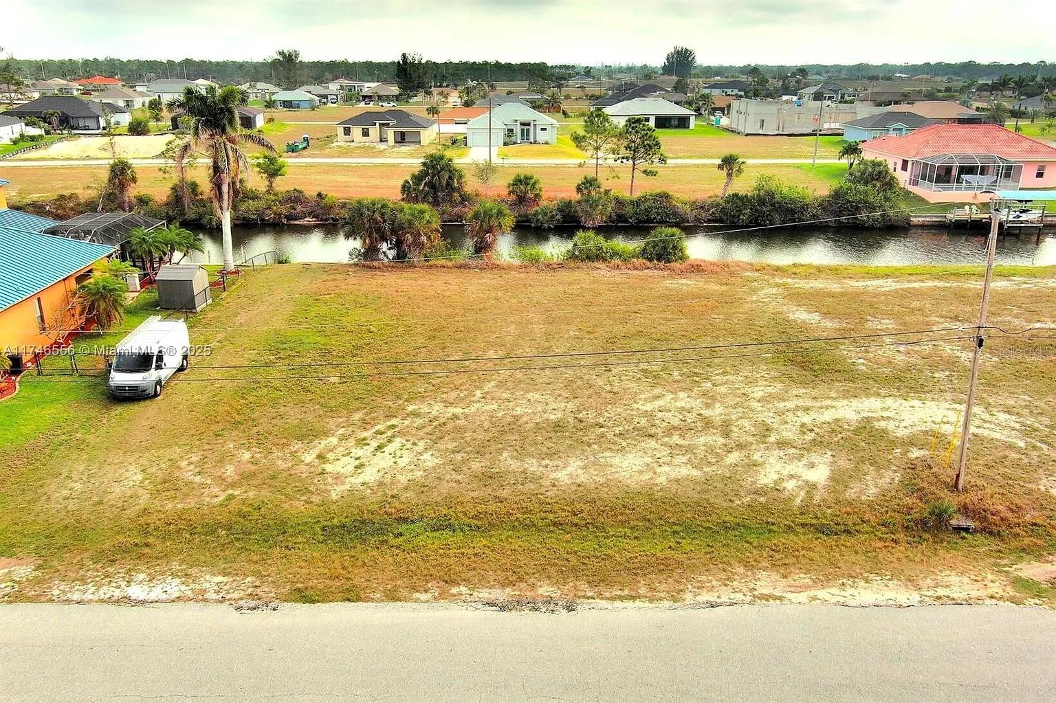 CAPE CORAL - Land