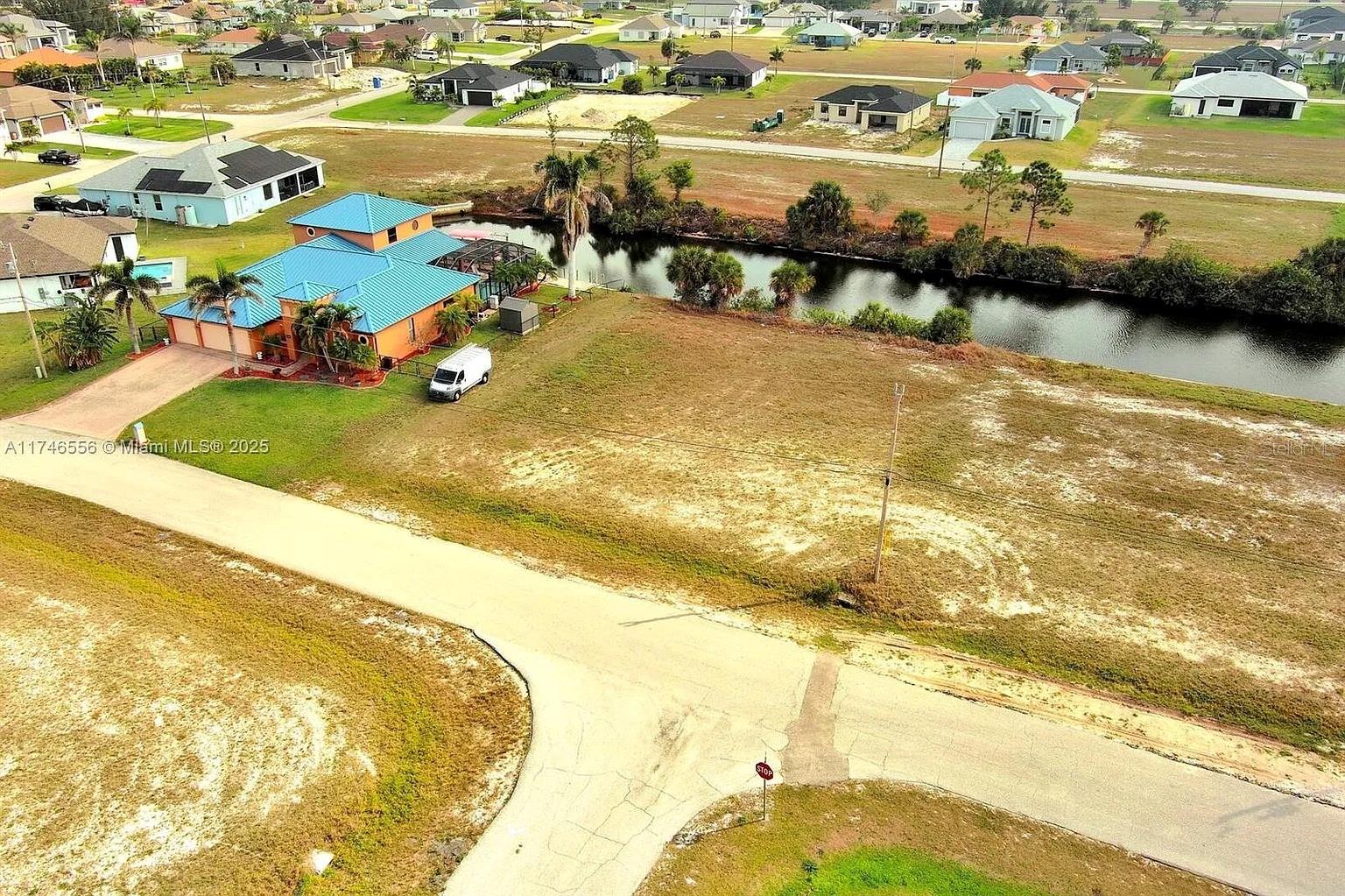 CAPE CORAL - Land
