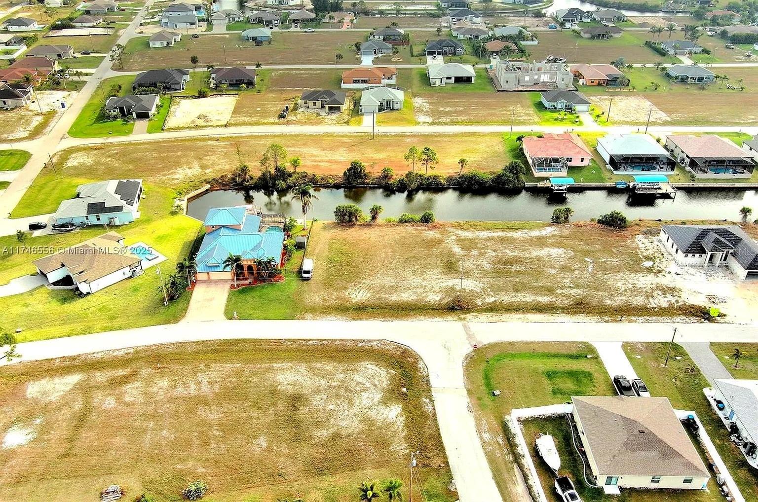 CAPE CORAL - Land