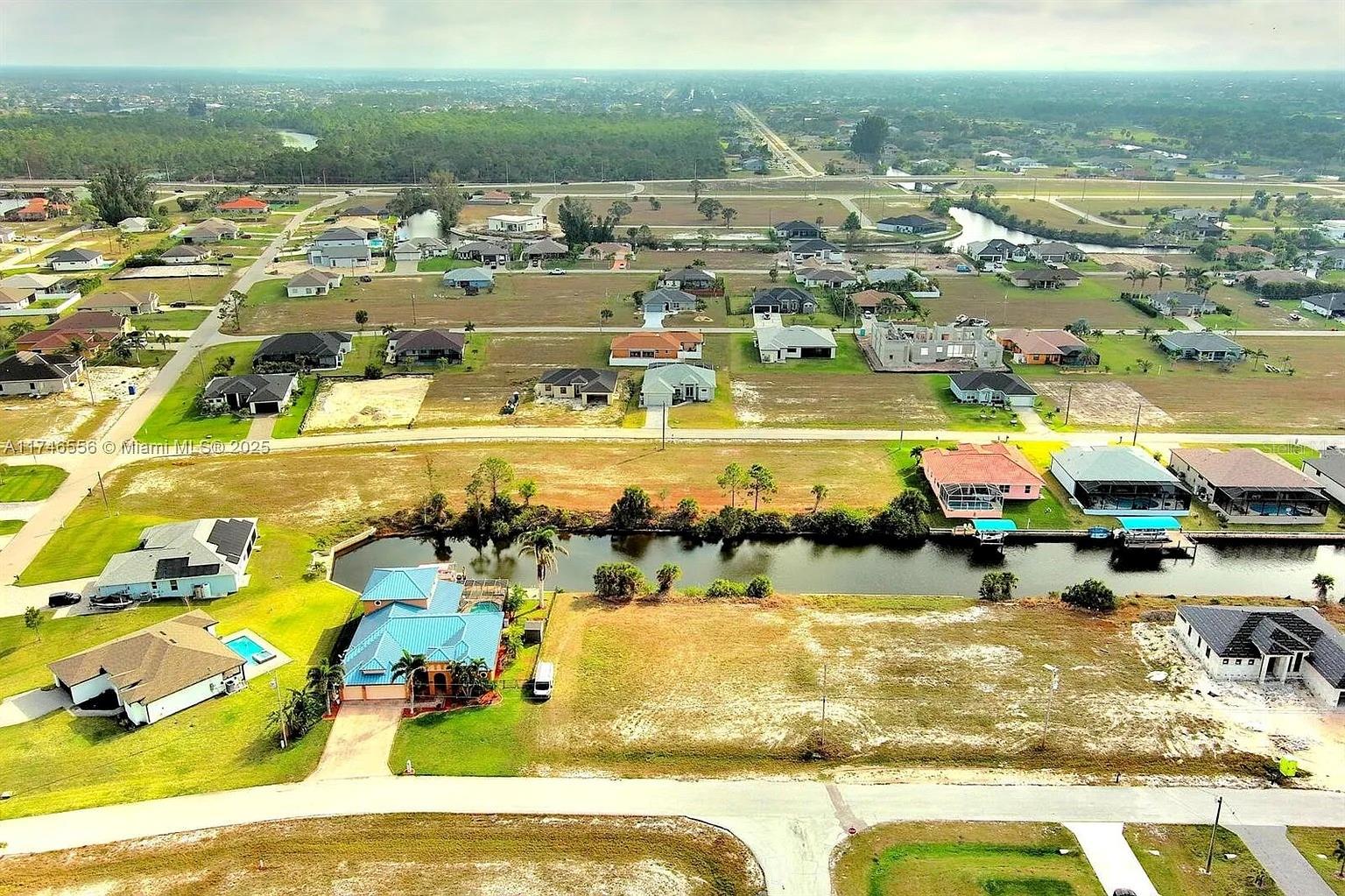 CAPE CORAL - Land