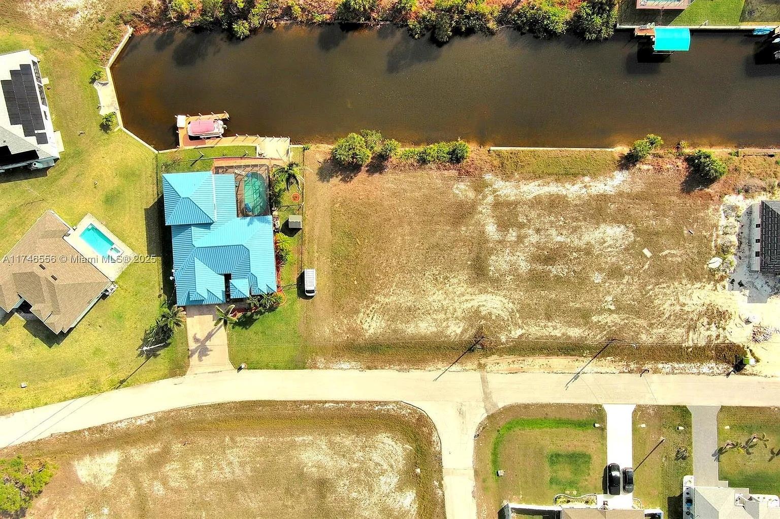 CAPE CORAL - Land
