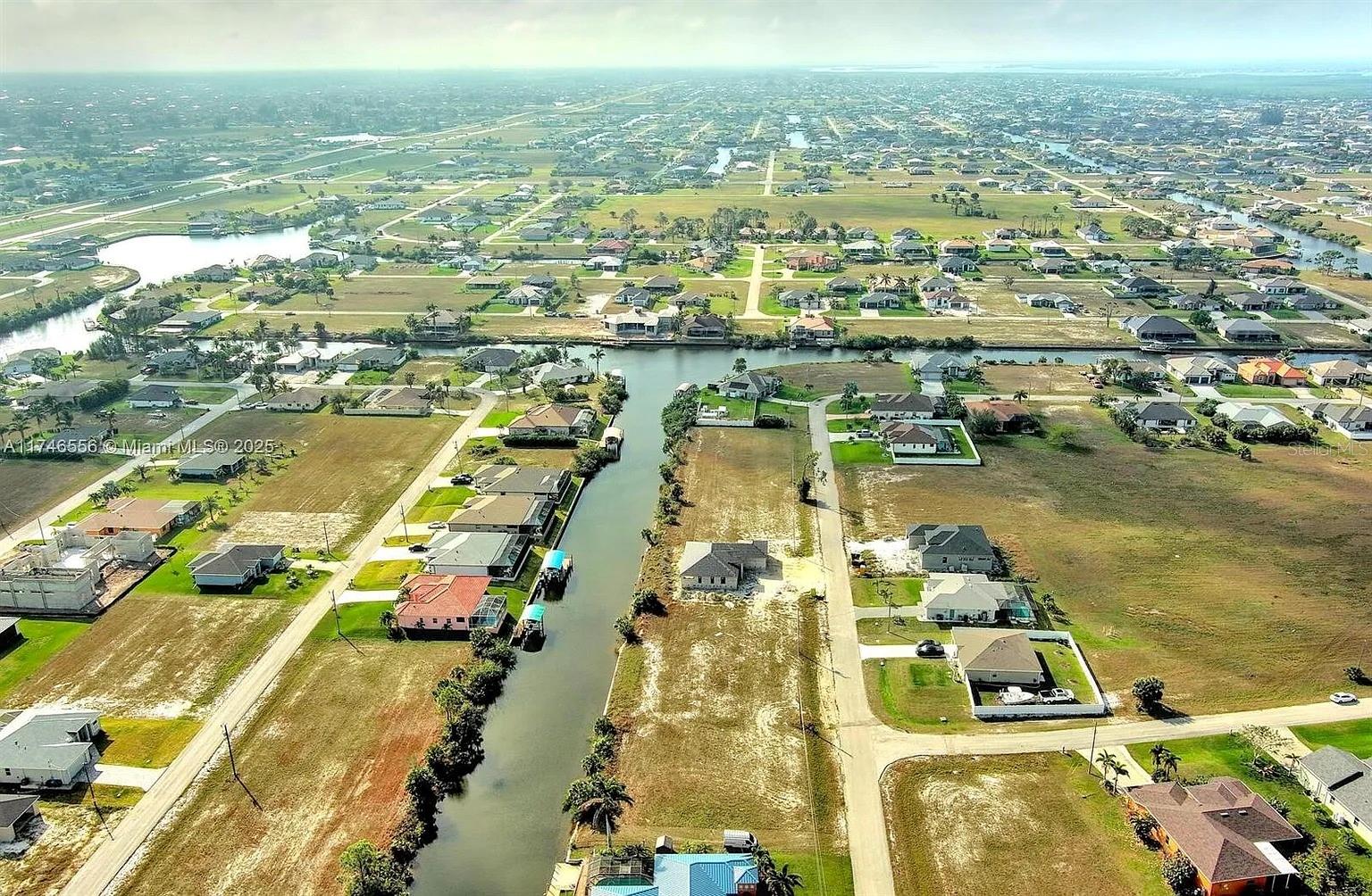 CAPE CORAL - Land