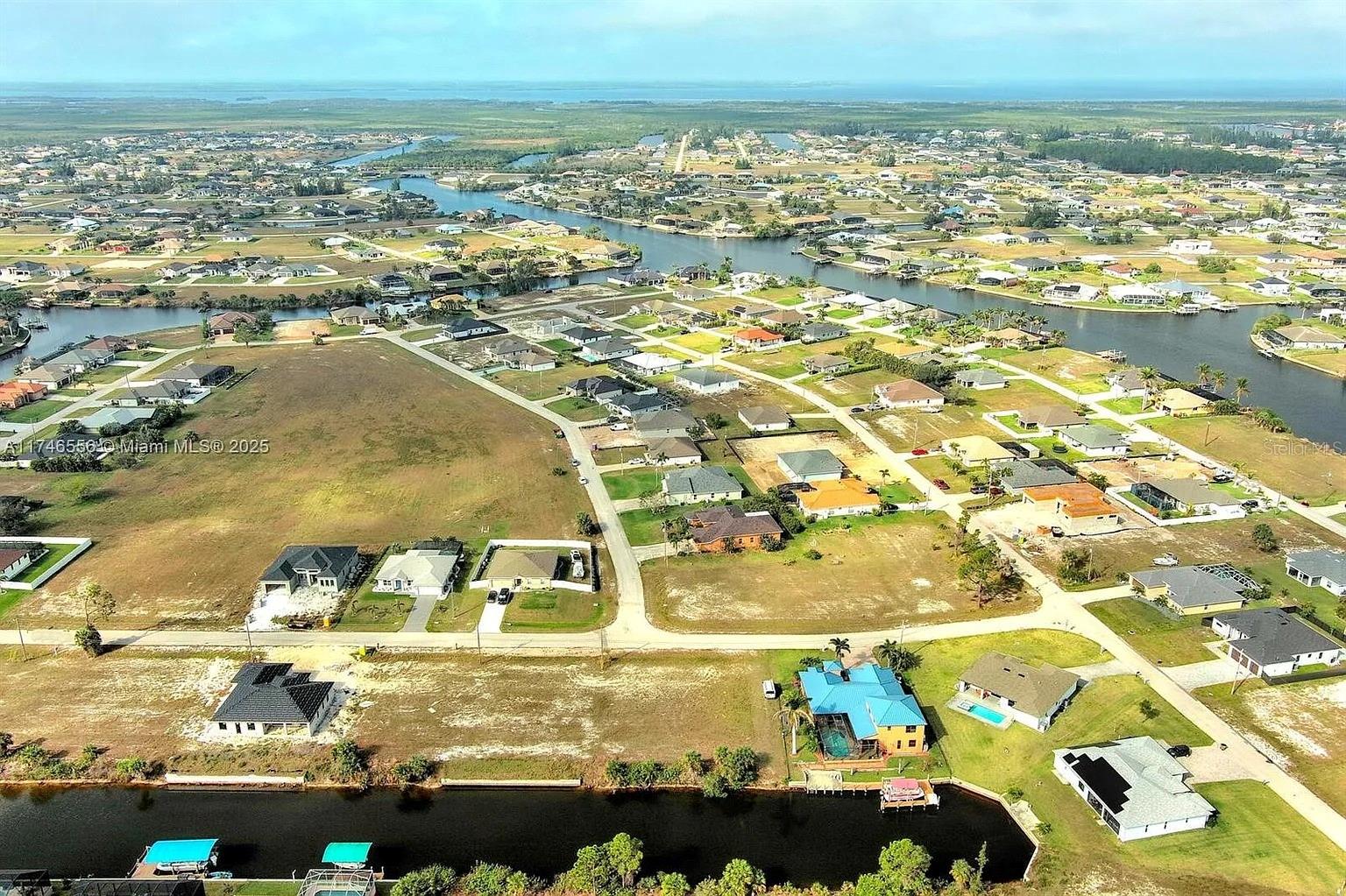 CAPE CORAL - Land