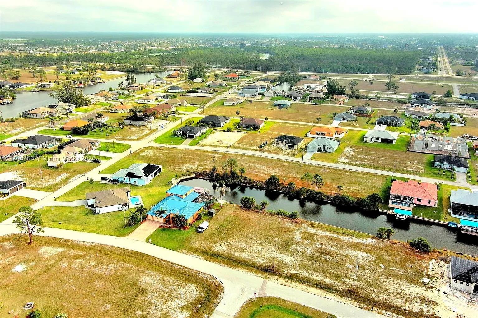 CAPE CORAL - Land