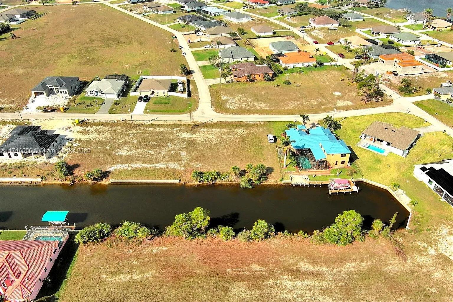 CAPE CORAL - Land