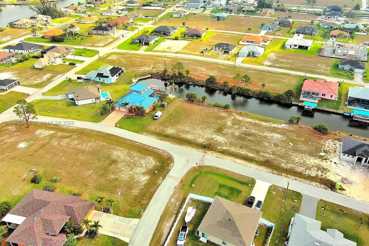 CAPE CORAL - Land