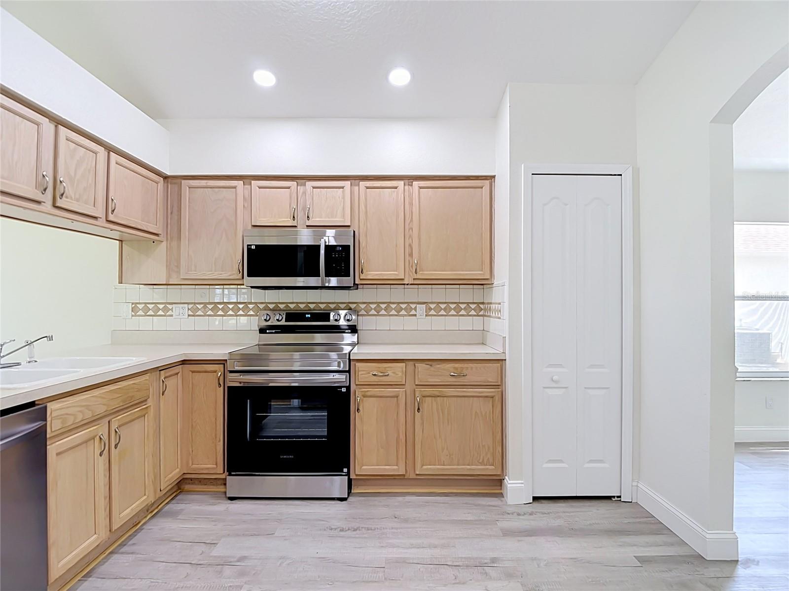 MEADOW OAKS - Residential