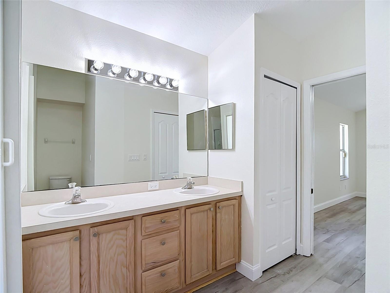 MEADOW OAKS - Residential