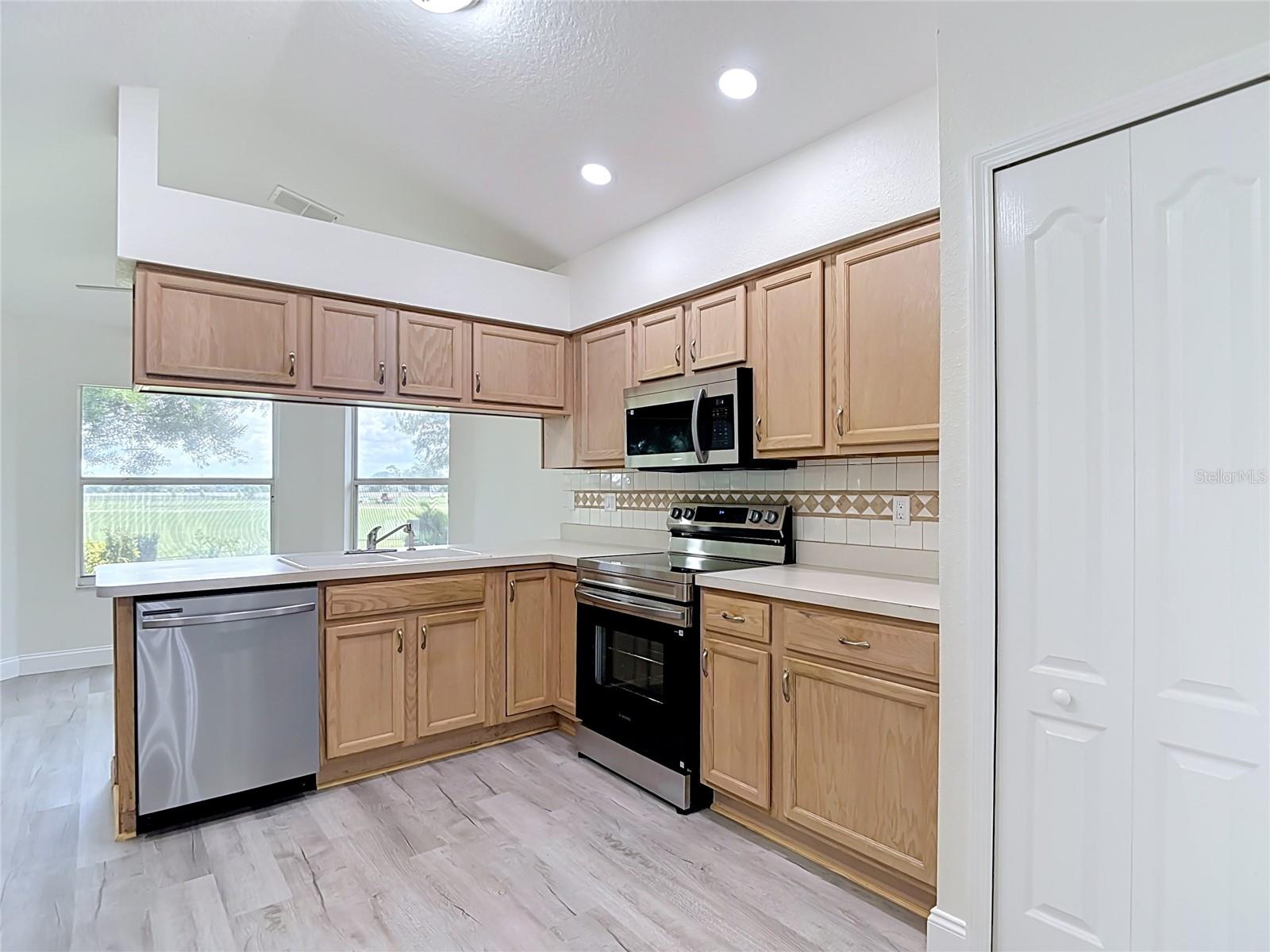MEADOW OAKS - Residential