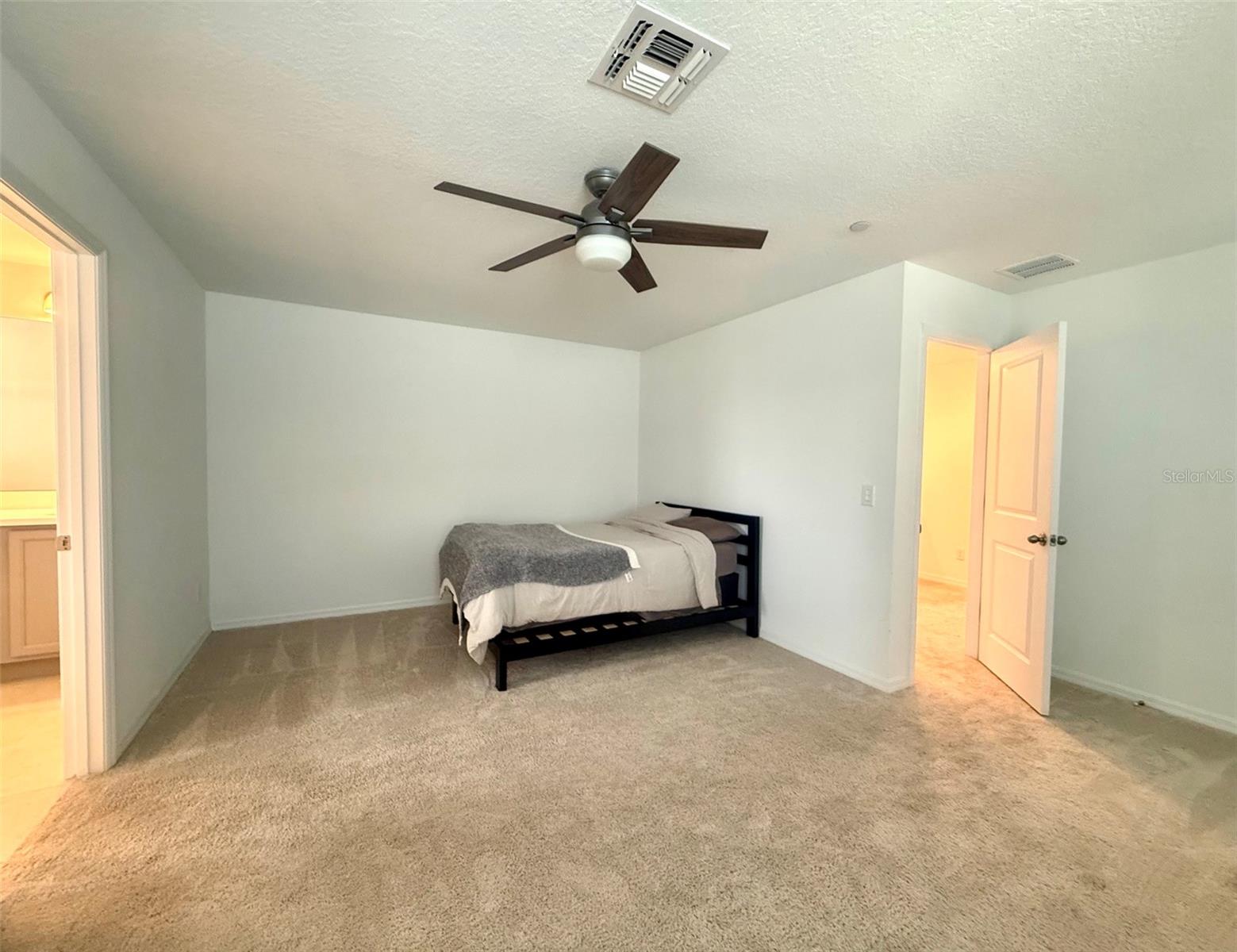 LAUREATE PARK NBRHD CENTER PH 3 - Residential Lease