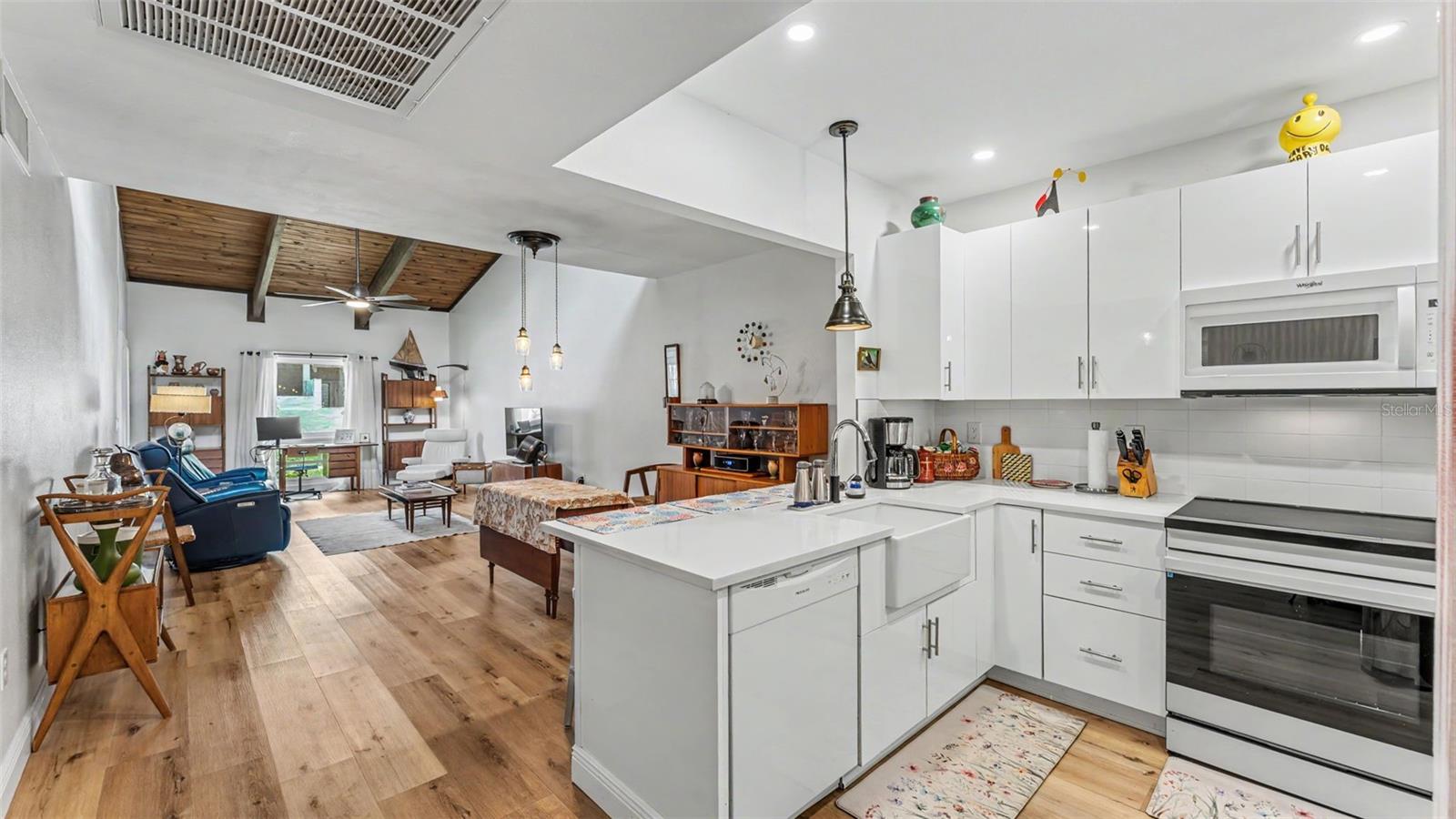 CASA LOMA CONDO - Residential