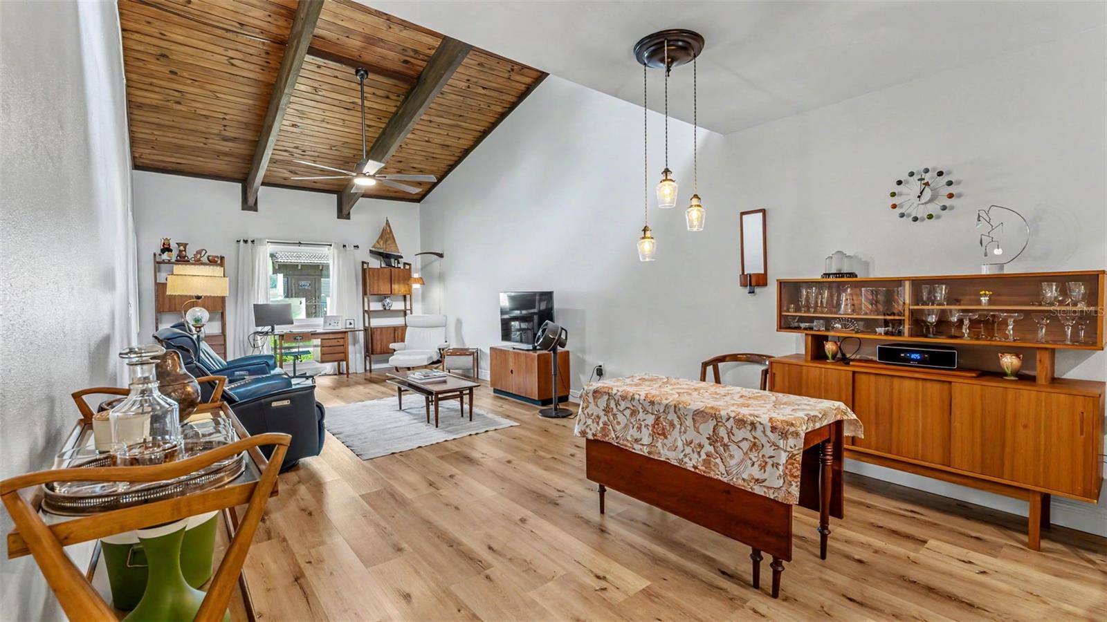 CASA LOMA CONDO - Residential