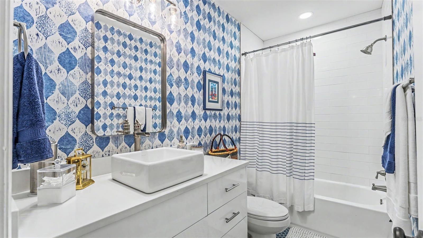 CASA LOMA CONDO - Residential