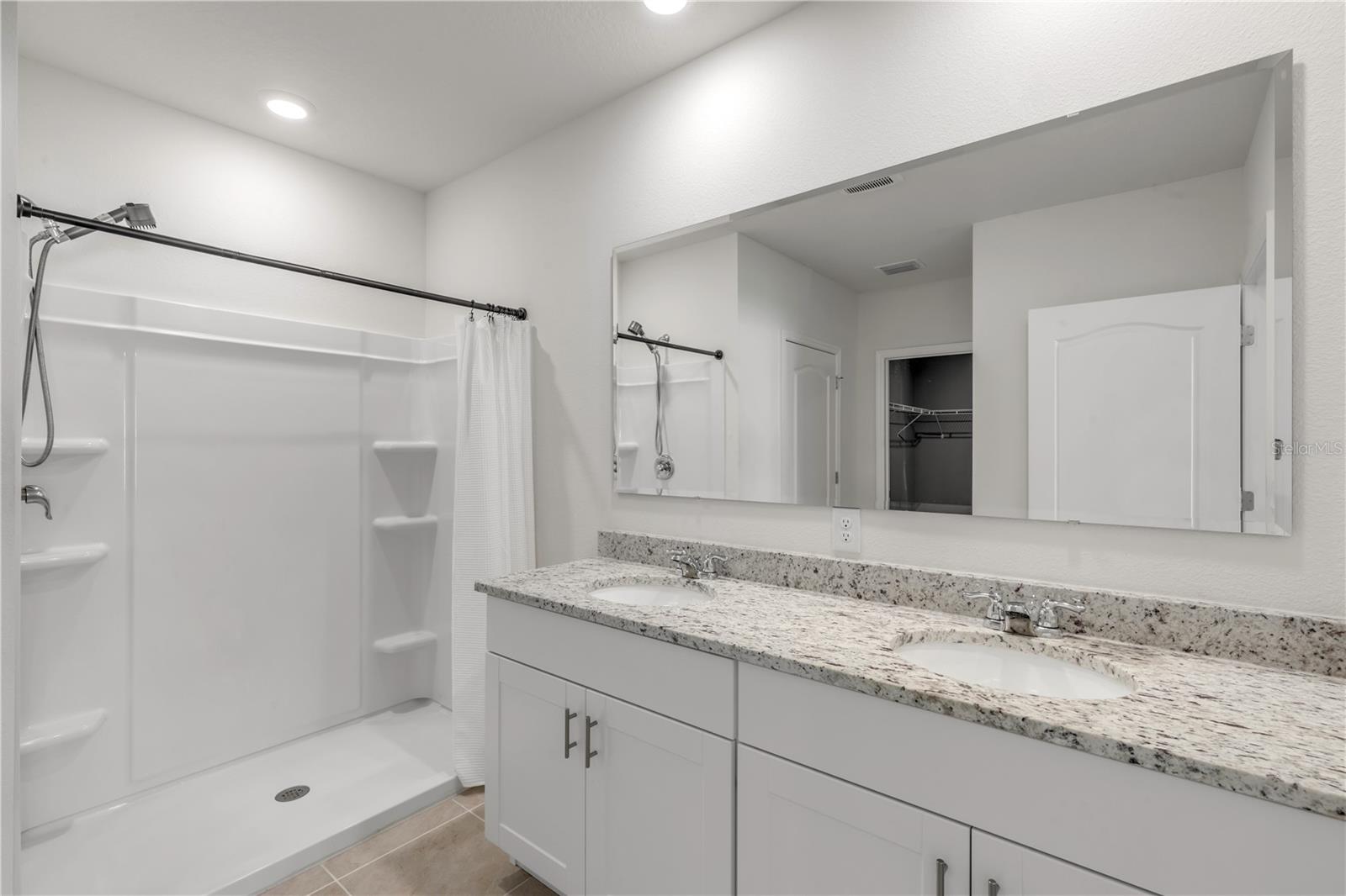 OAK LEAF PRESERVE PH 4 - Residential