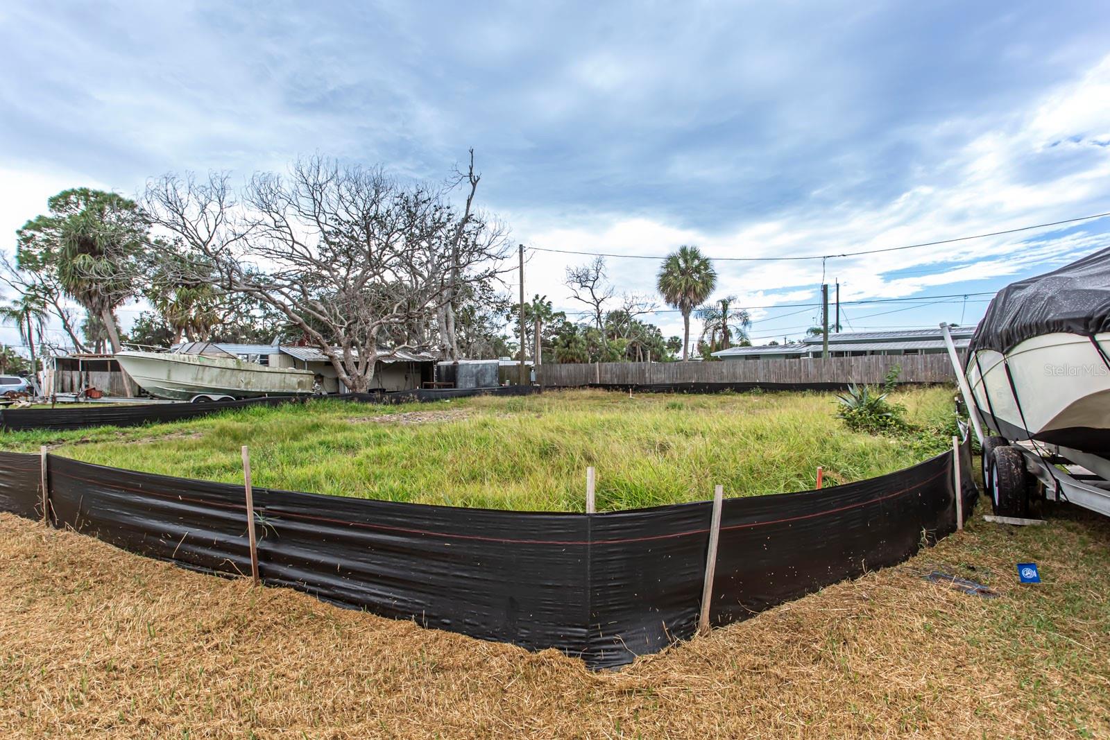 EDGEWATER GARDEN - Land