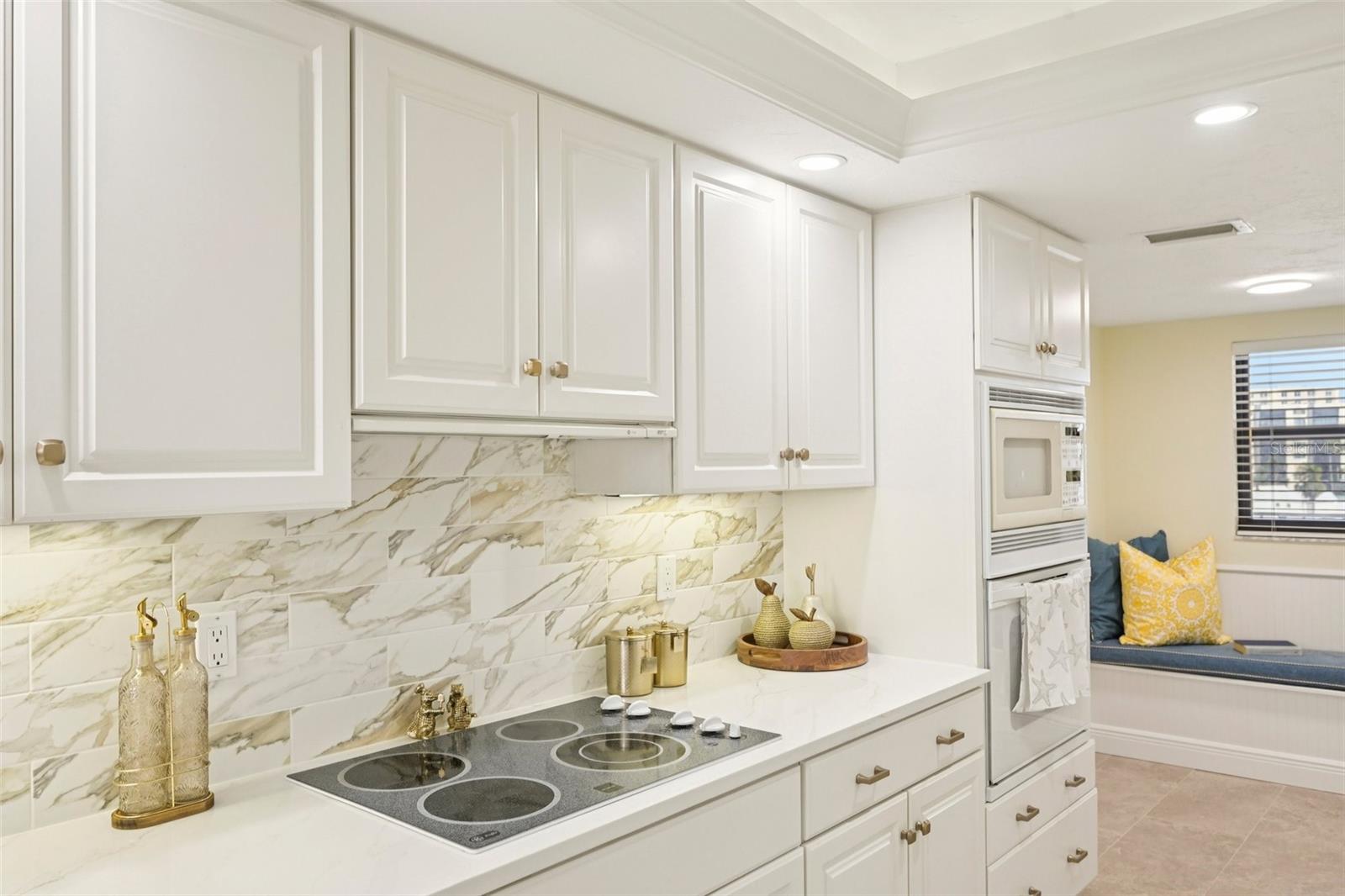 UNIT 407 BLDG B GULF & BAY CLUB - Residential