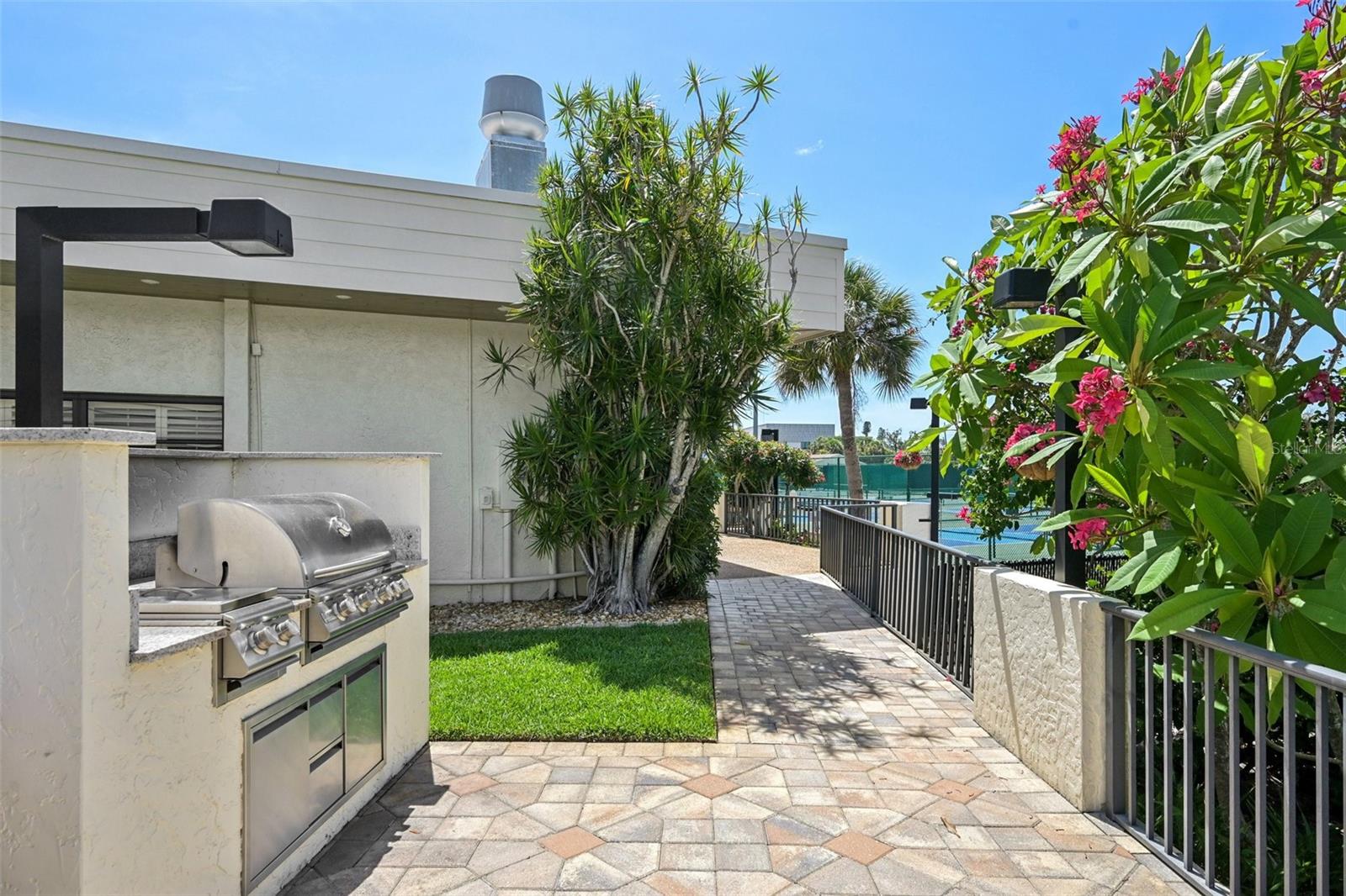 UNIT 407 BLDG B GULF & BAY CLUB - Residential