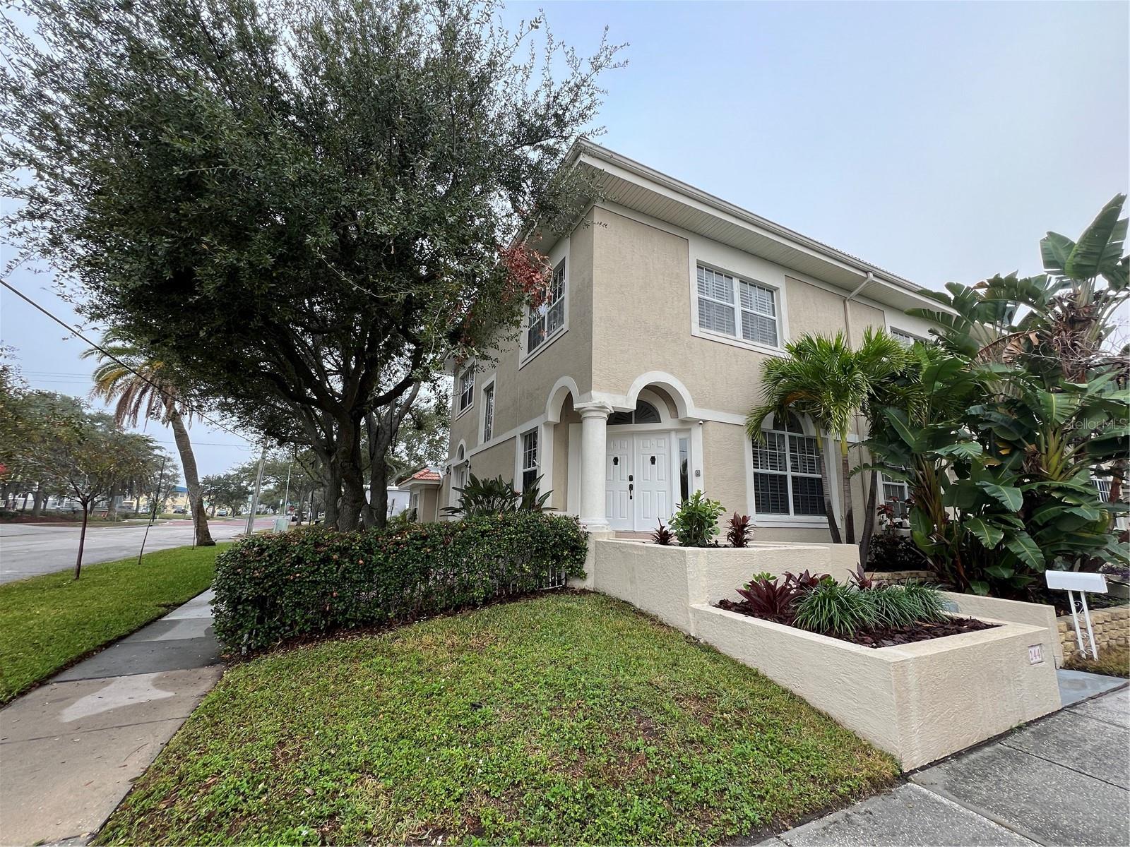 DAVIS ISLANDS PB10 PG52 TO 57 - Residential