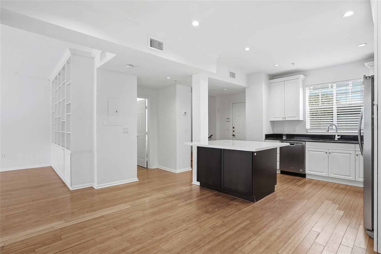 HYDE PARK WALK A CONDO - Residential