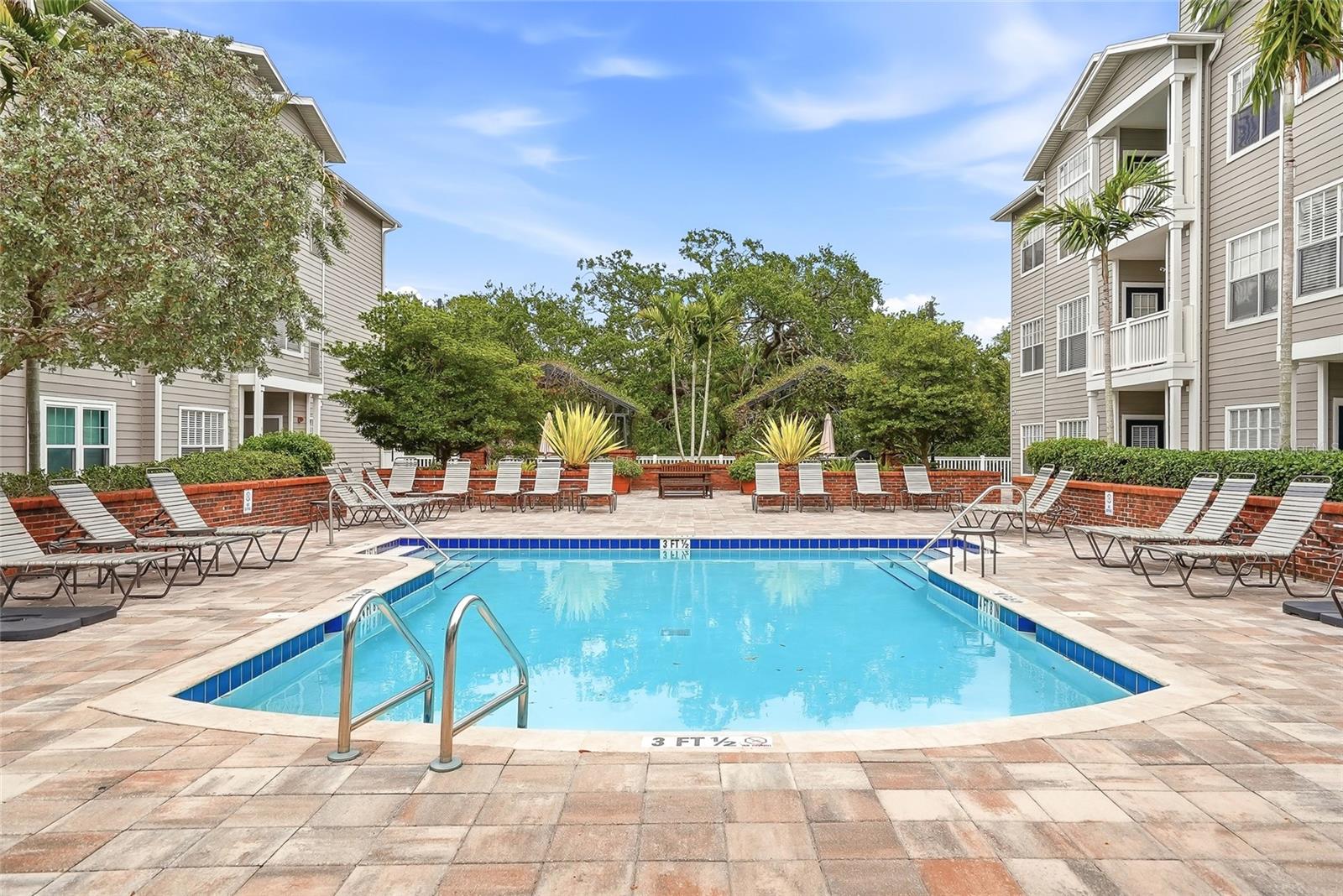 HYDE PARK WALK A CONDO - Residential