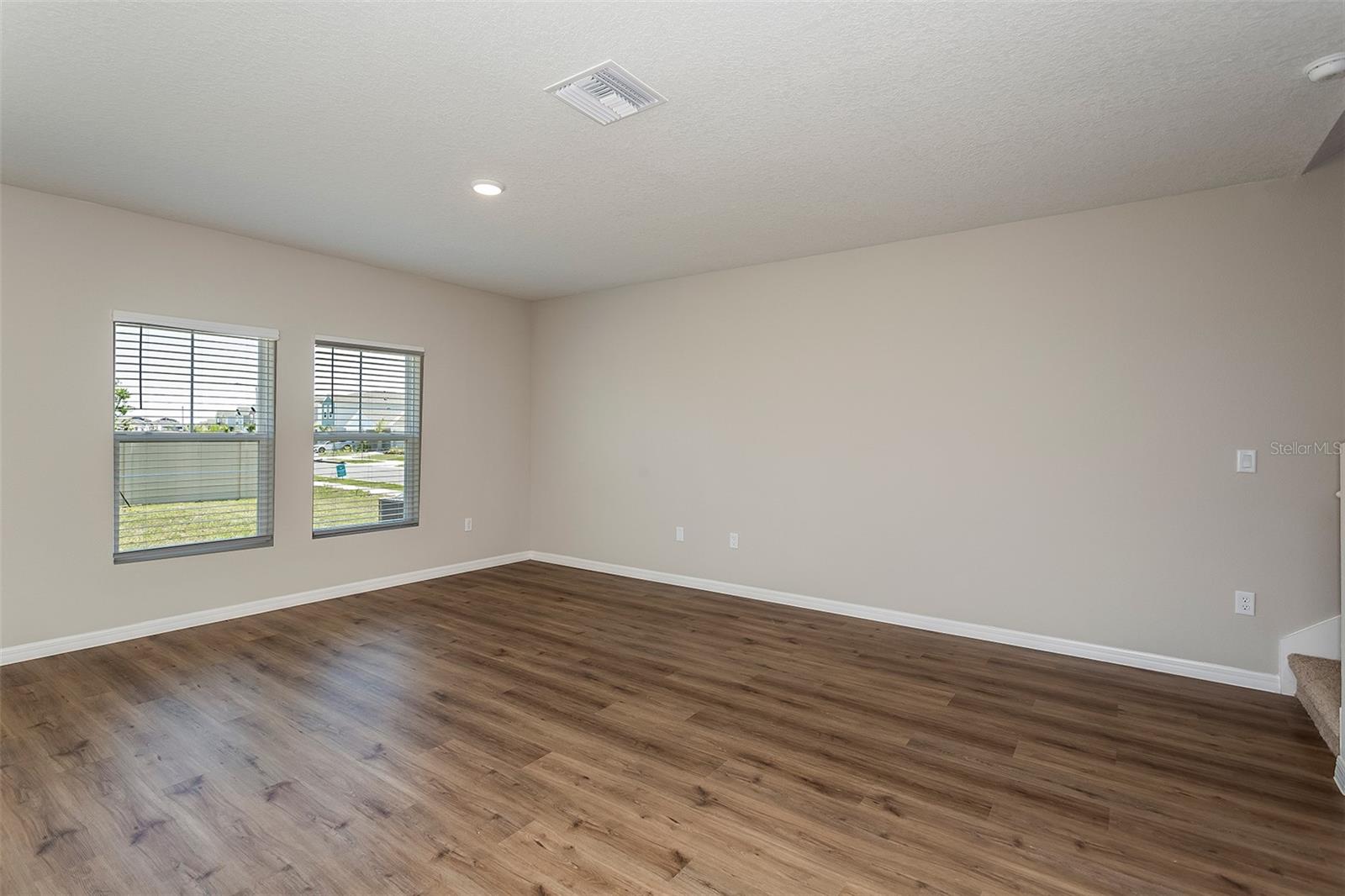PASADENA WOODS - Residential