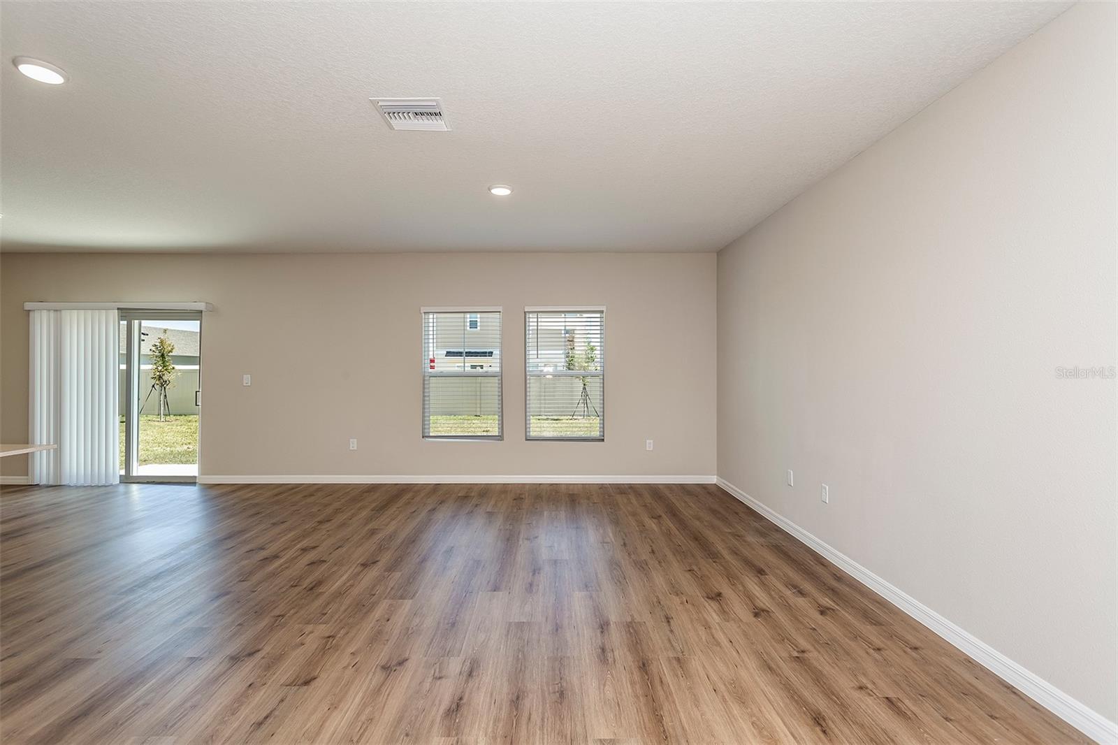 PASADENA WOODS - Residential