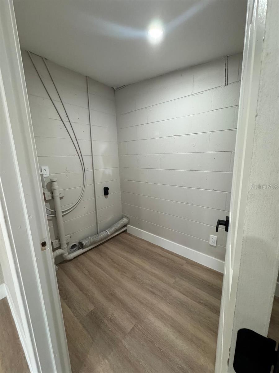 SAN SEM KNOLLS - Residential Lease