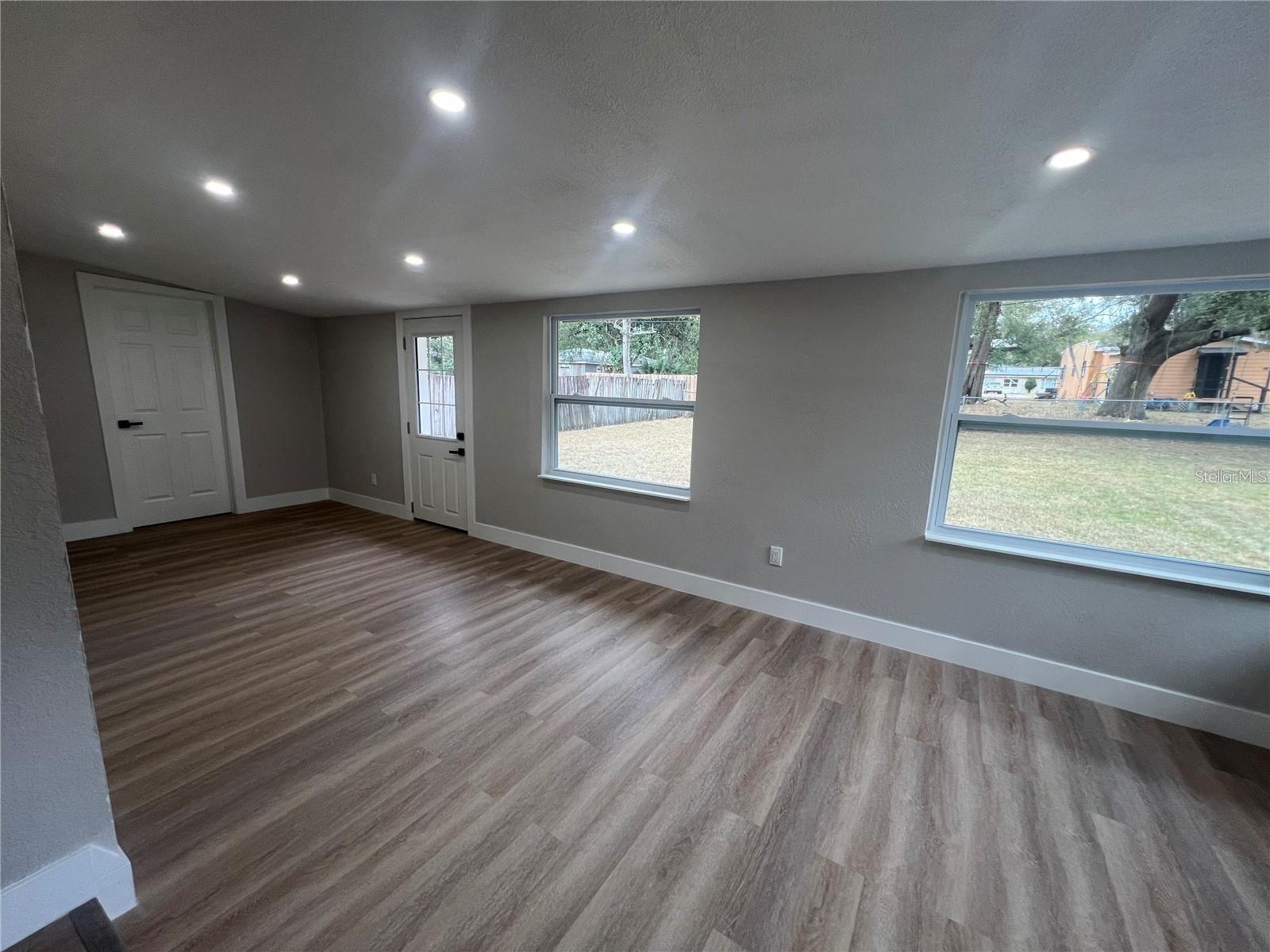 SAN SEM KNOLLS - Residential Lease