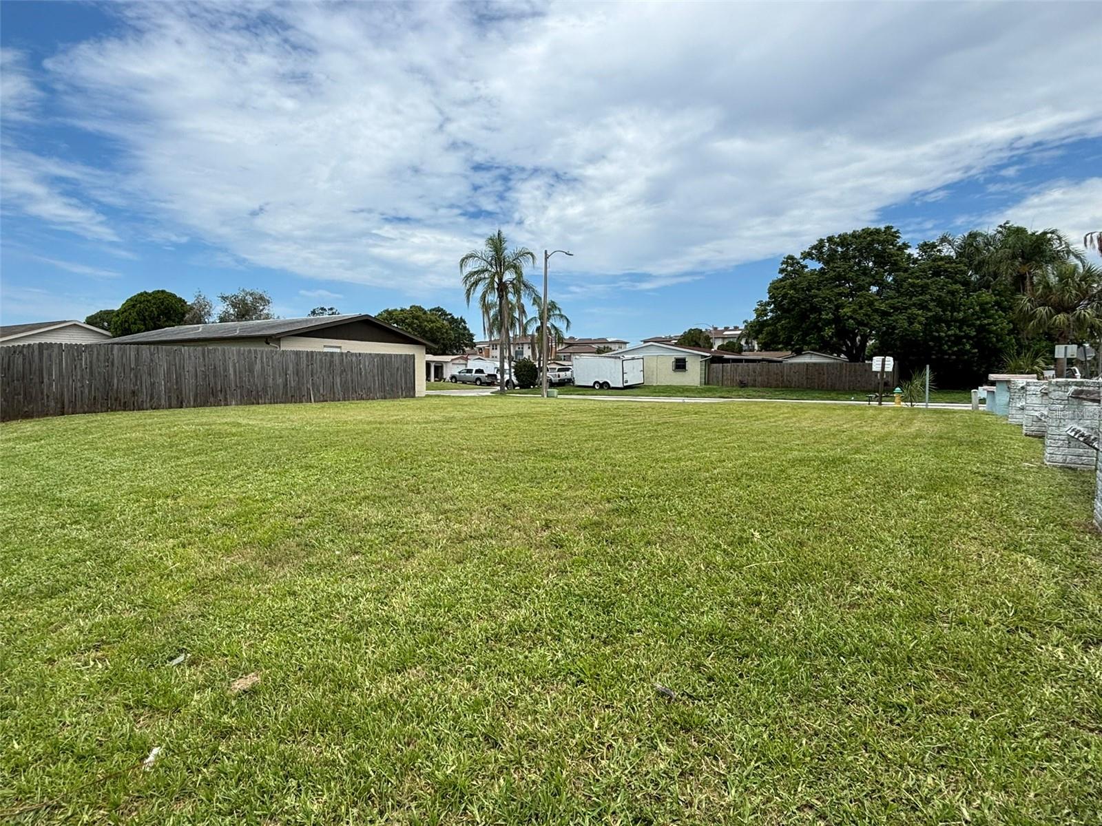 ALOHA GARDENS - Land