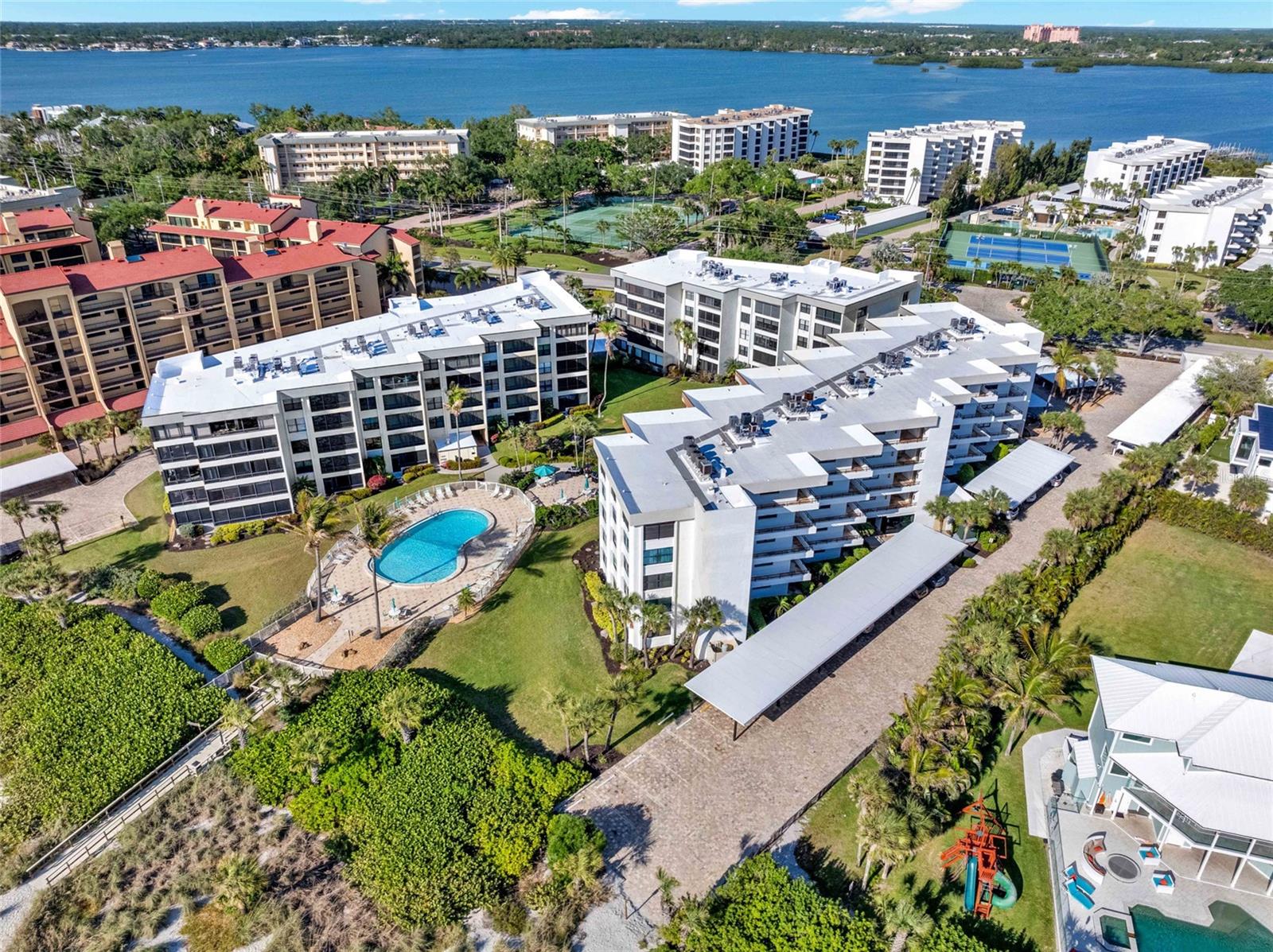 ISLAND REEF I - Residential