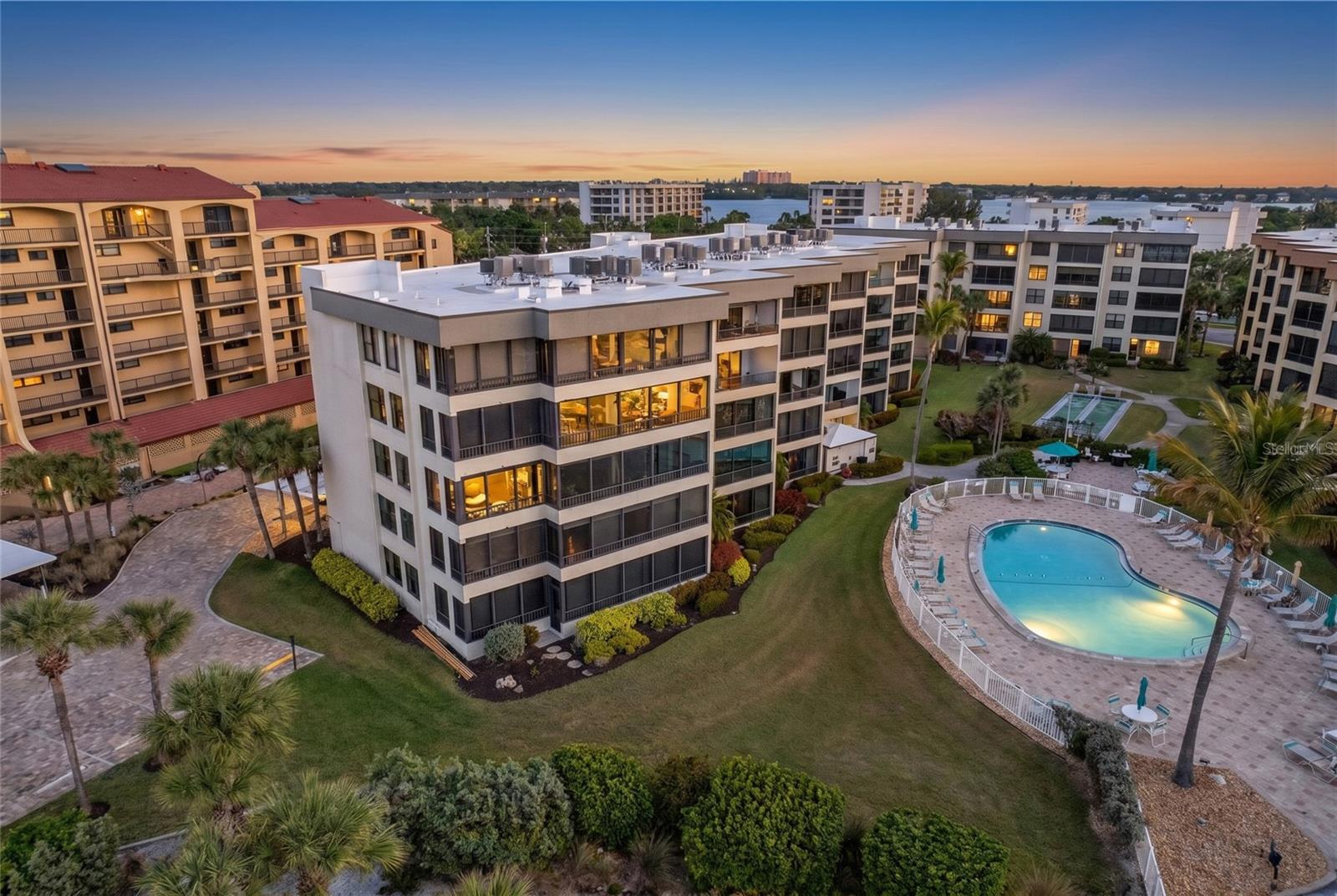 ISLAND REEF I - Residential