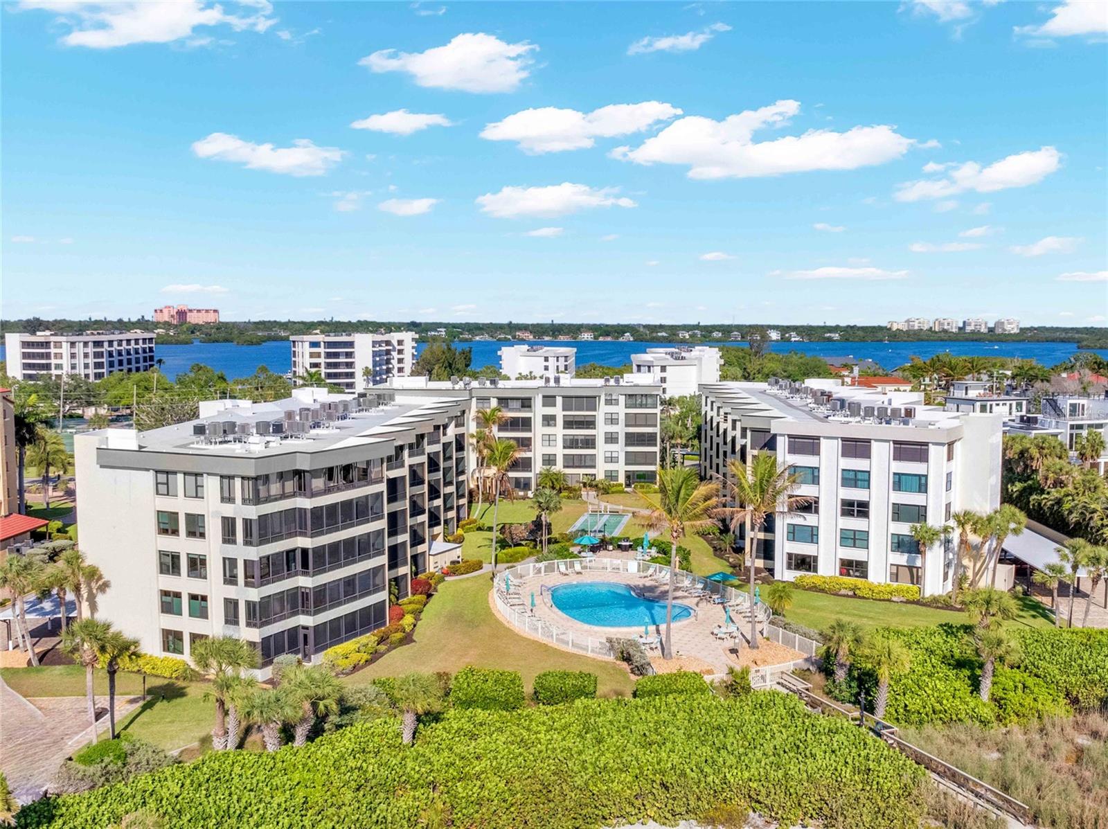 ISLAND REEF I - Residential