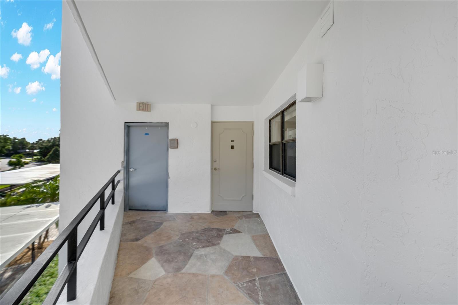 ISLAND REEF I - Residential
