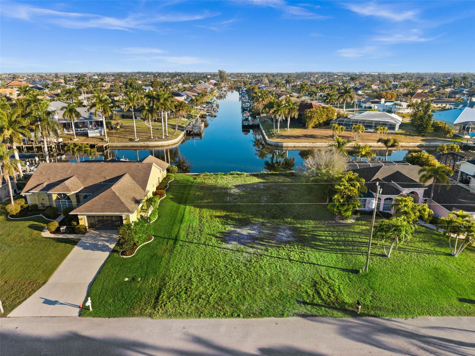 CAPE CORAL - Land