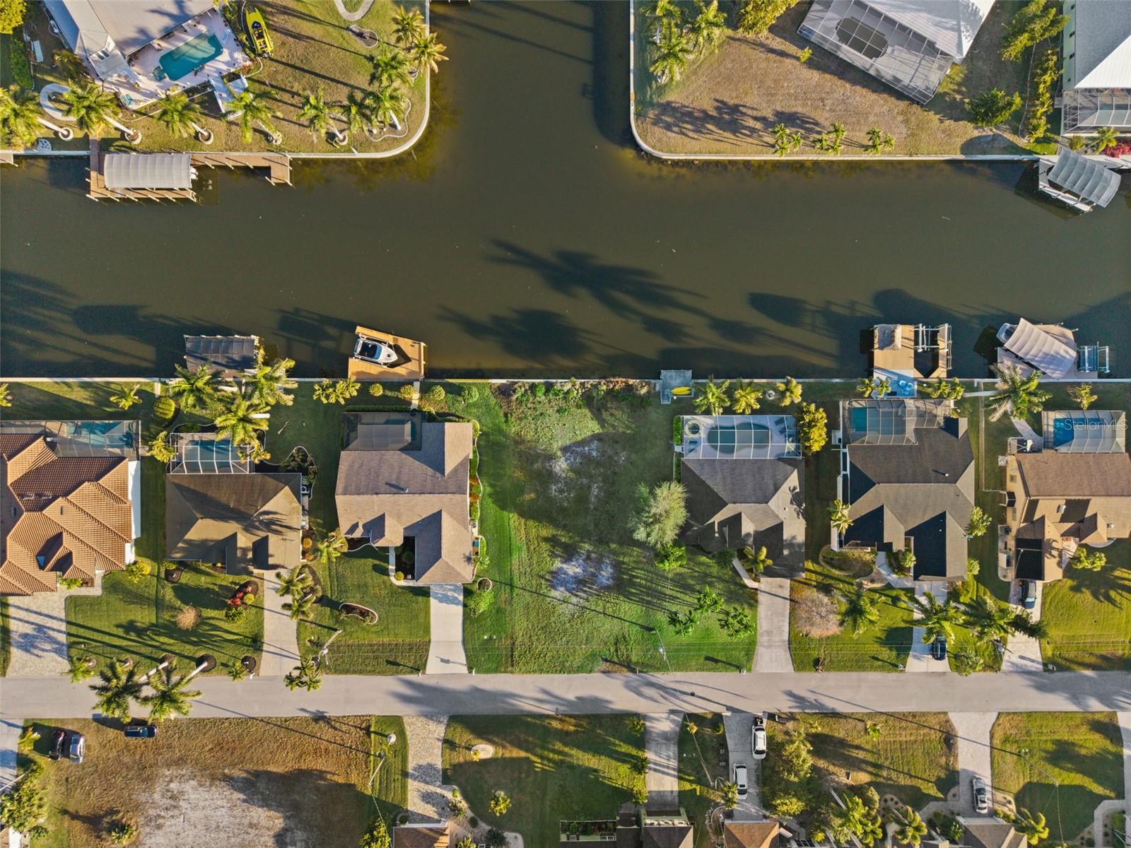 CAPE CORAL - Land