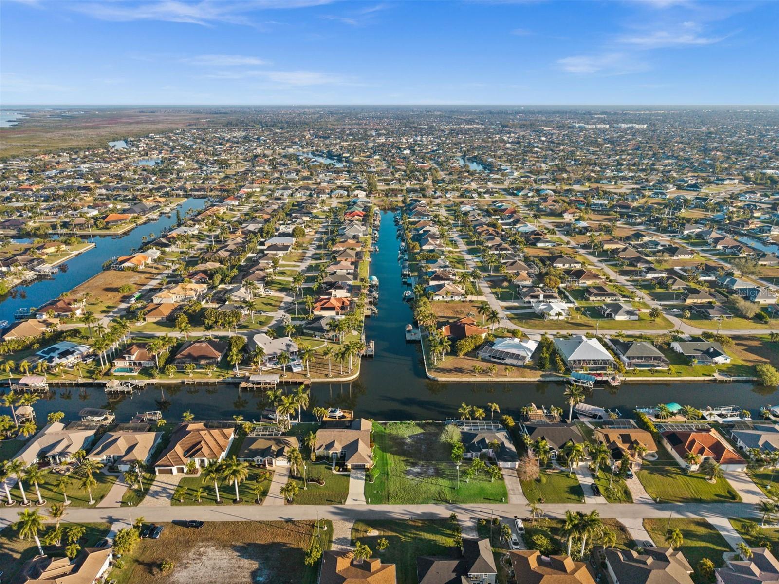 CAPE CORAL - Land