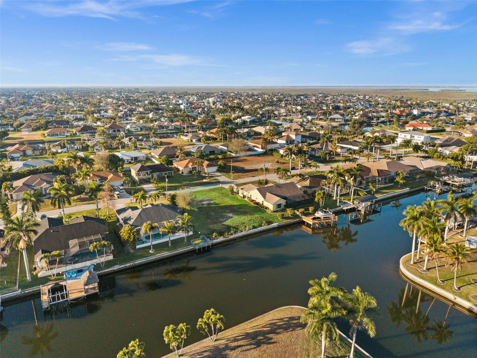 CAPE CORAL - Land