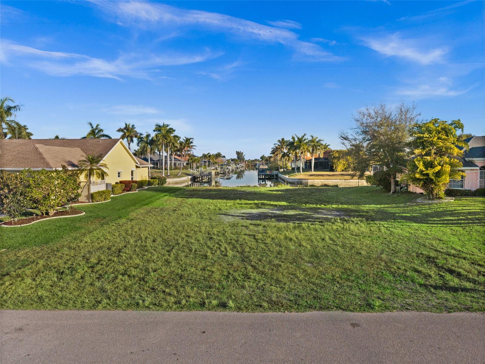 CAPE CORAL - Land
