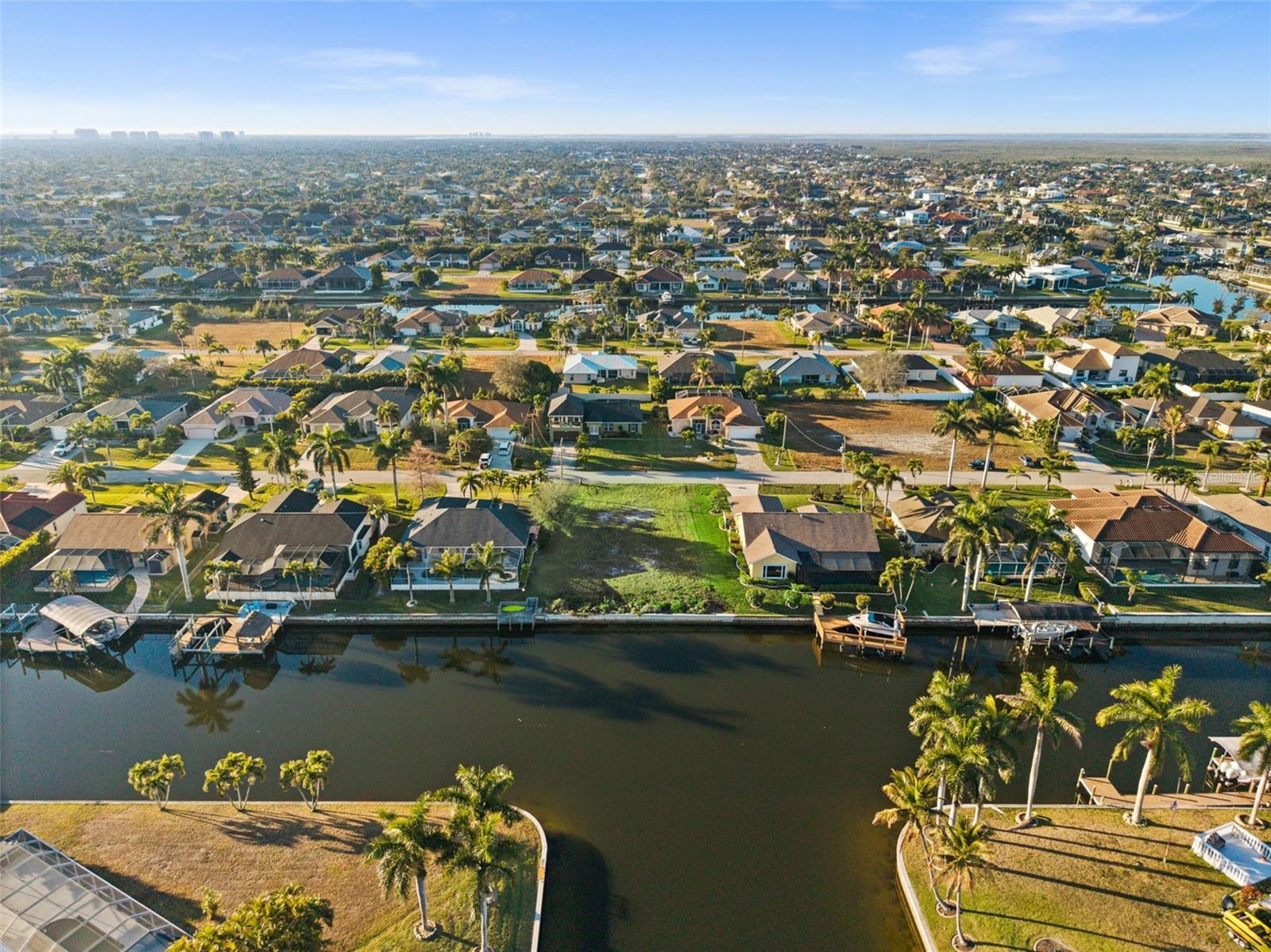 CAPE CORAL - Land