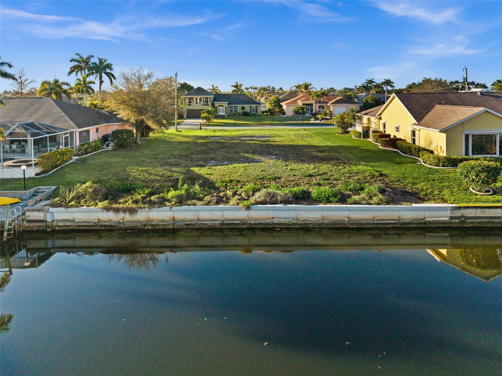 CAPE CORAL - Land