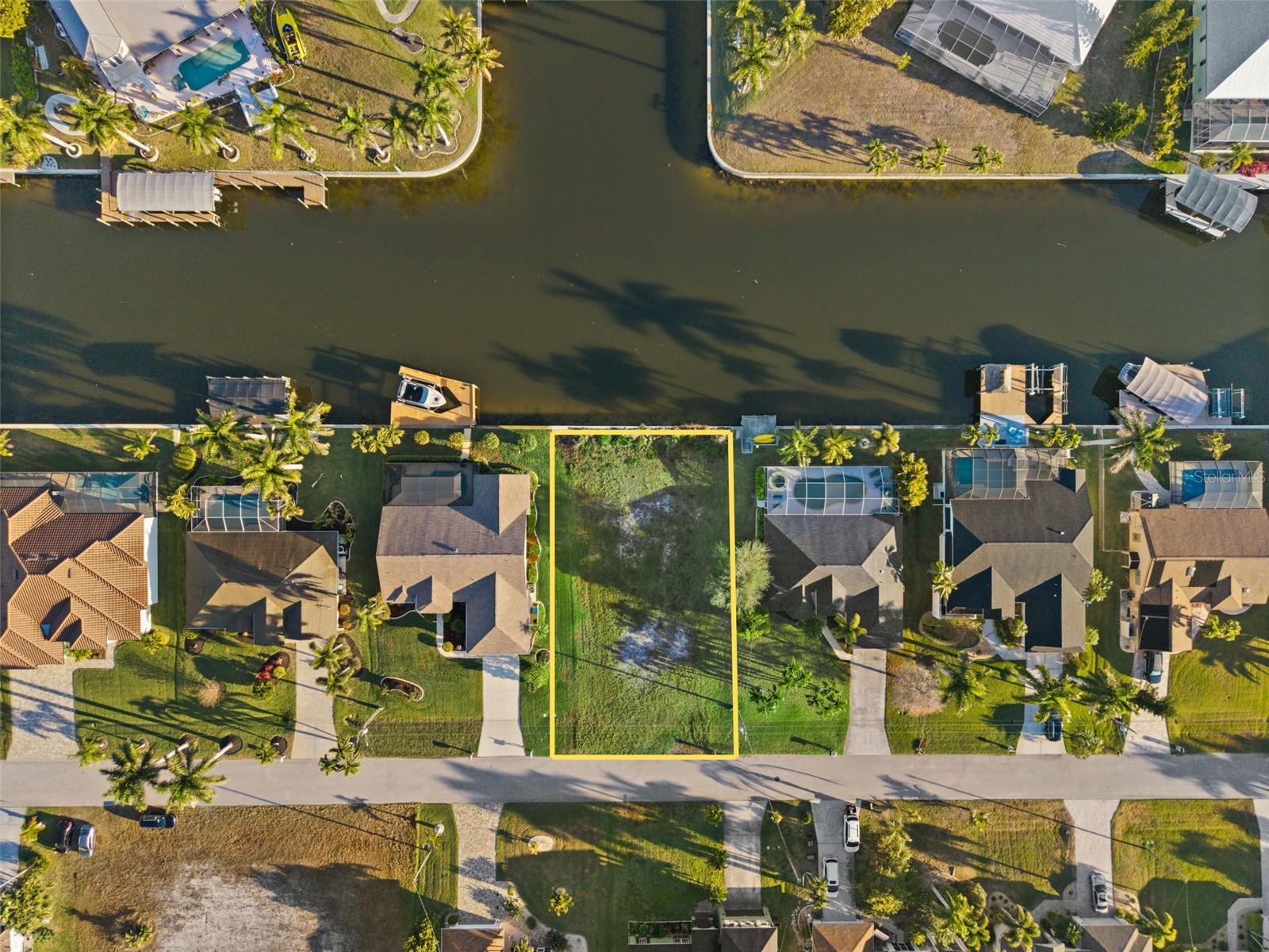CAPE CORAL - Land