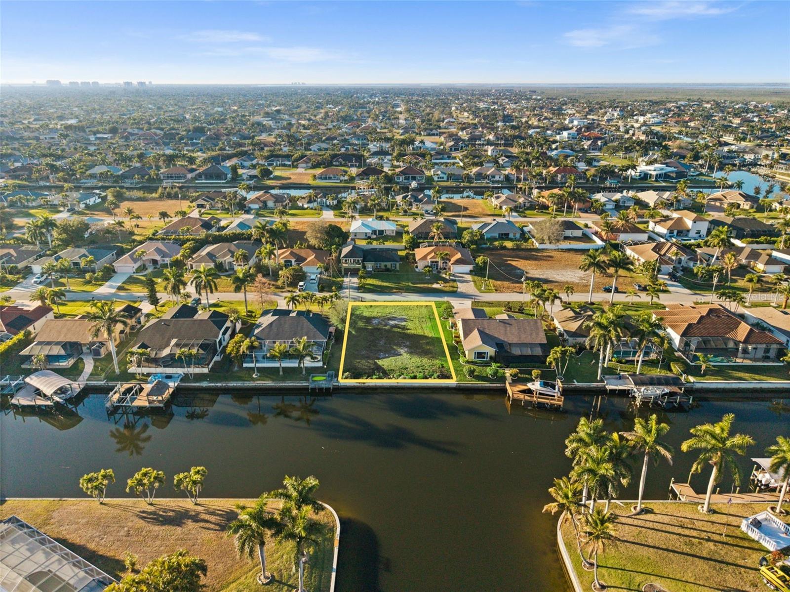 CAPE CORAL - Land