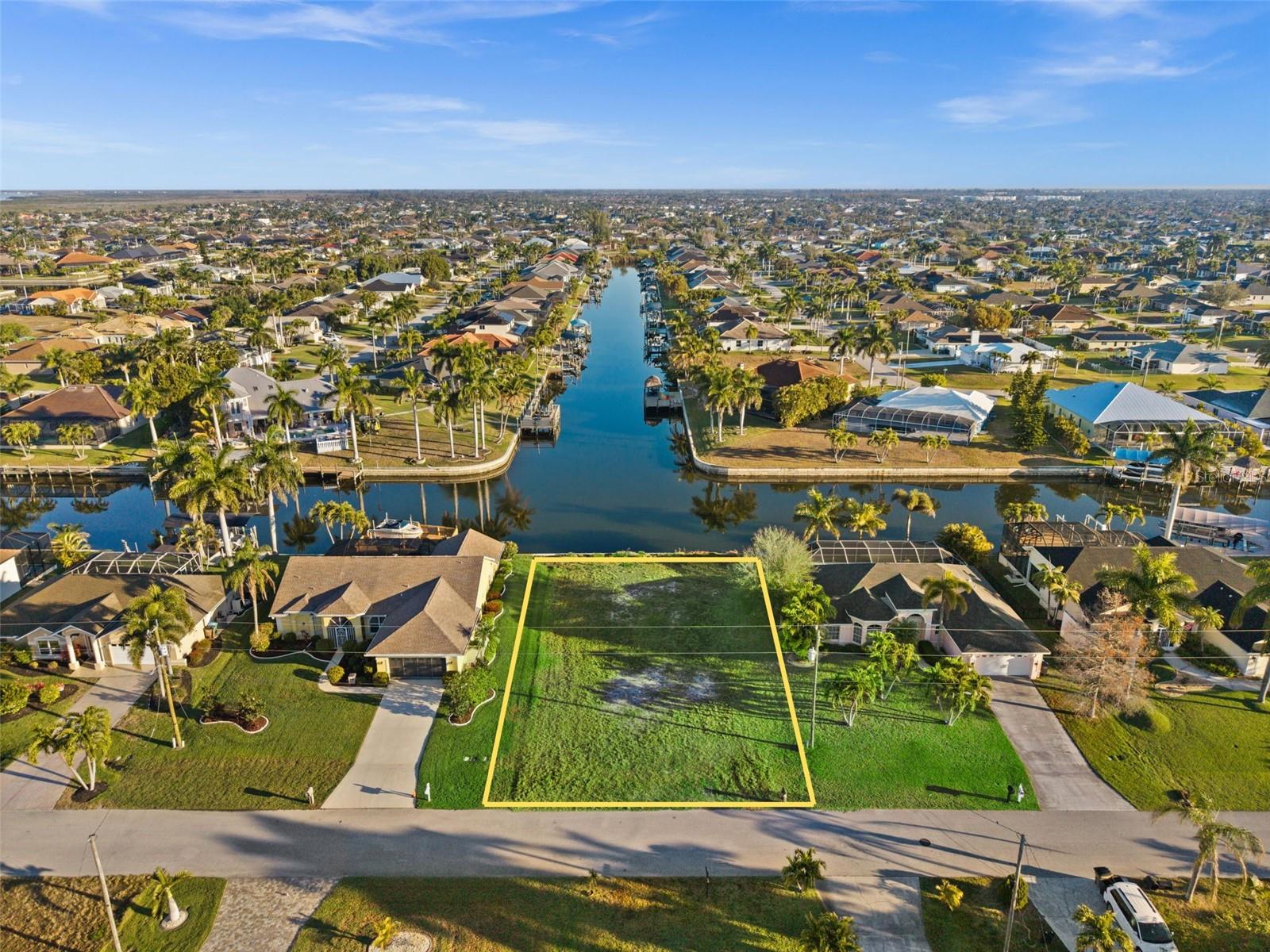 CAPE CORAL - Land