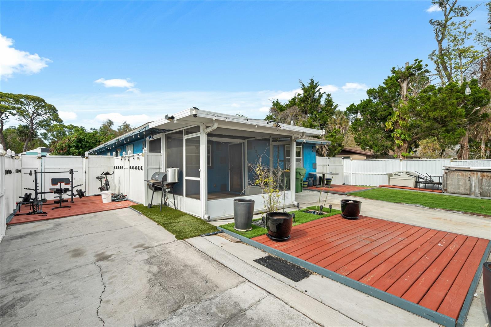 SUNNYBROOK - Residential