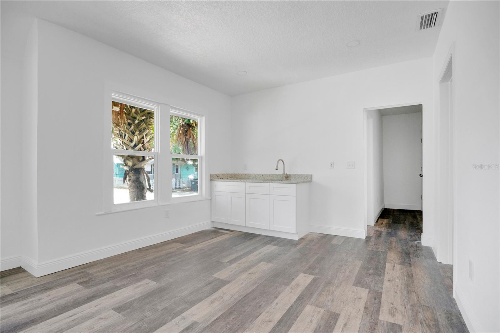 ROGERS & TAYLOR - Commercial Lease