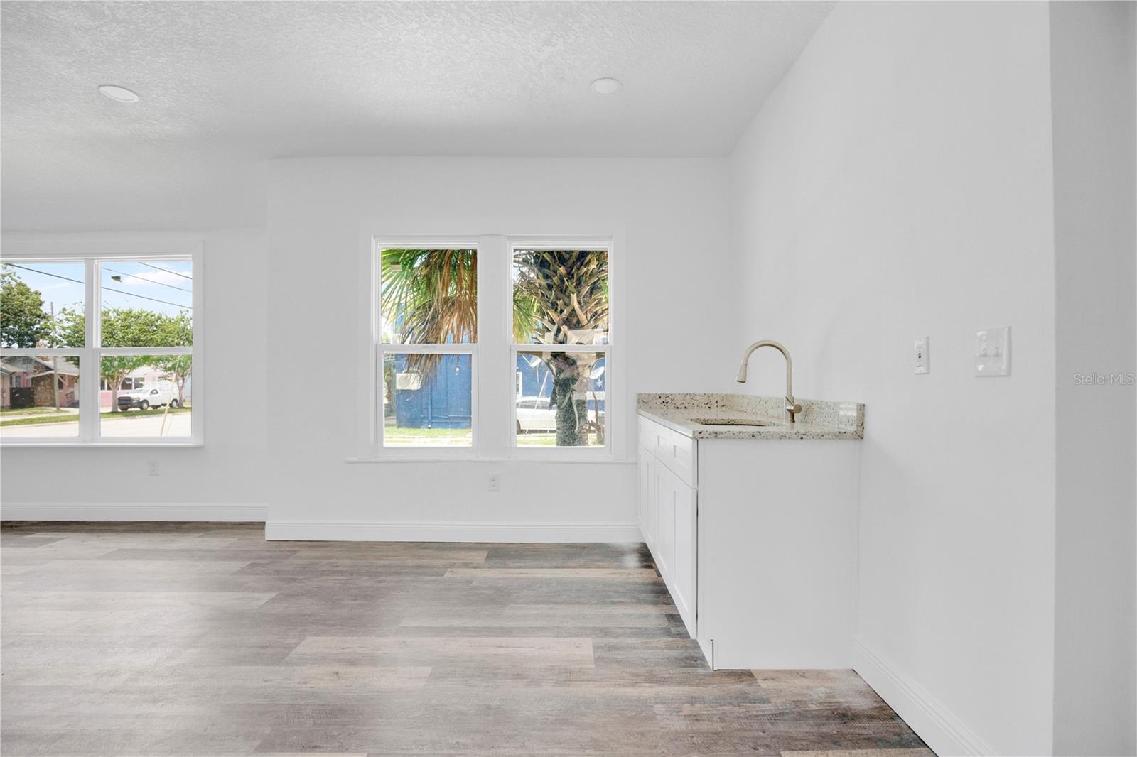 ROGERS & TAYLOR - Commercial Lease