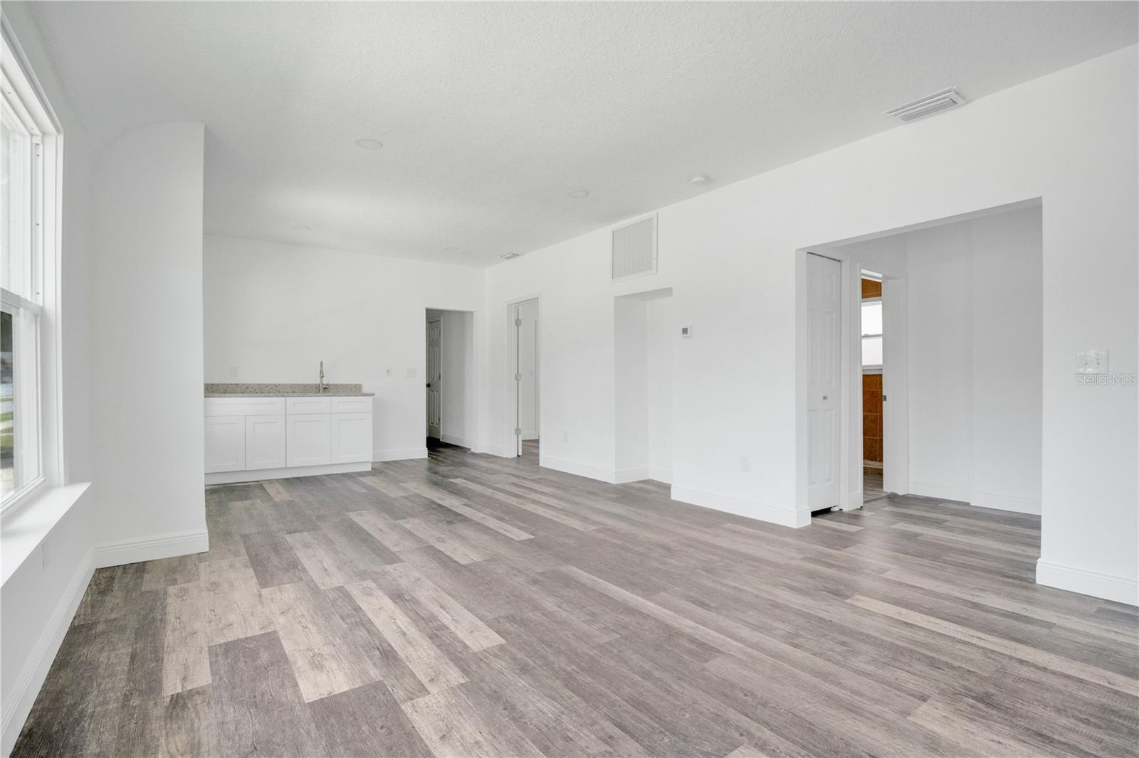 ROGERS & TAYLOR - Commercial Lease