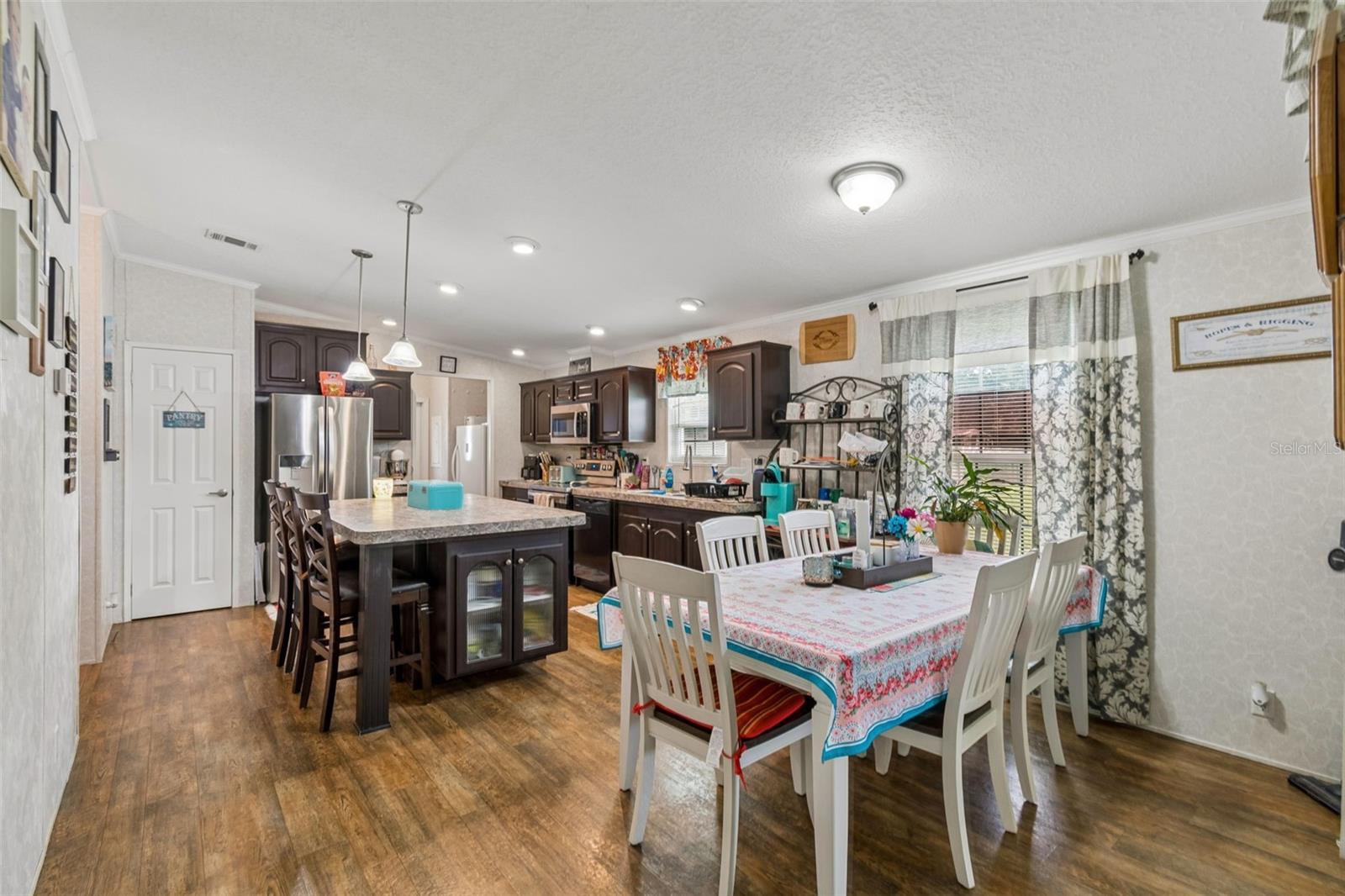HERNDON WOODS - Residential